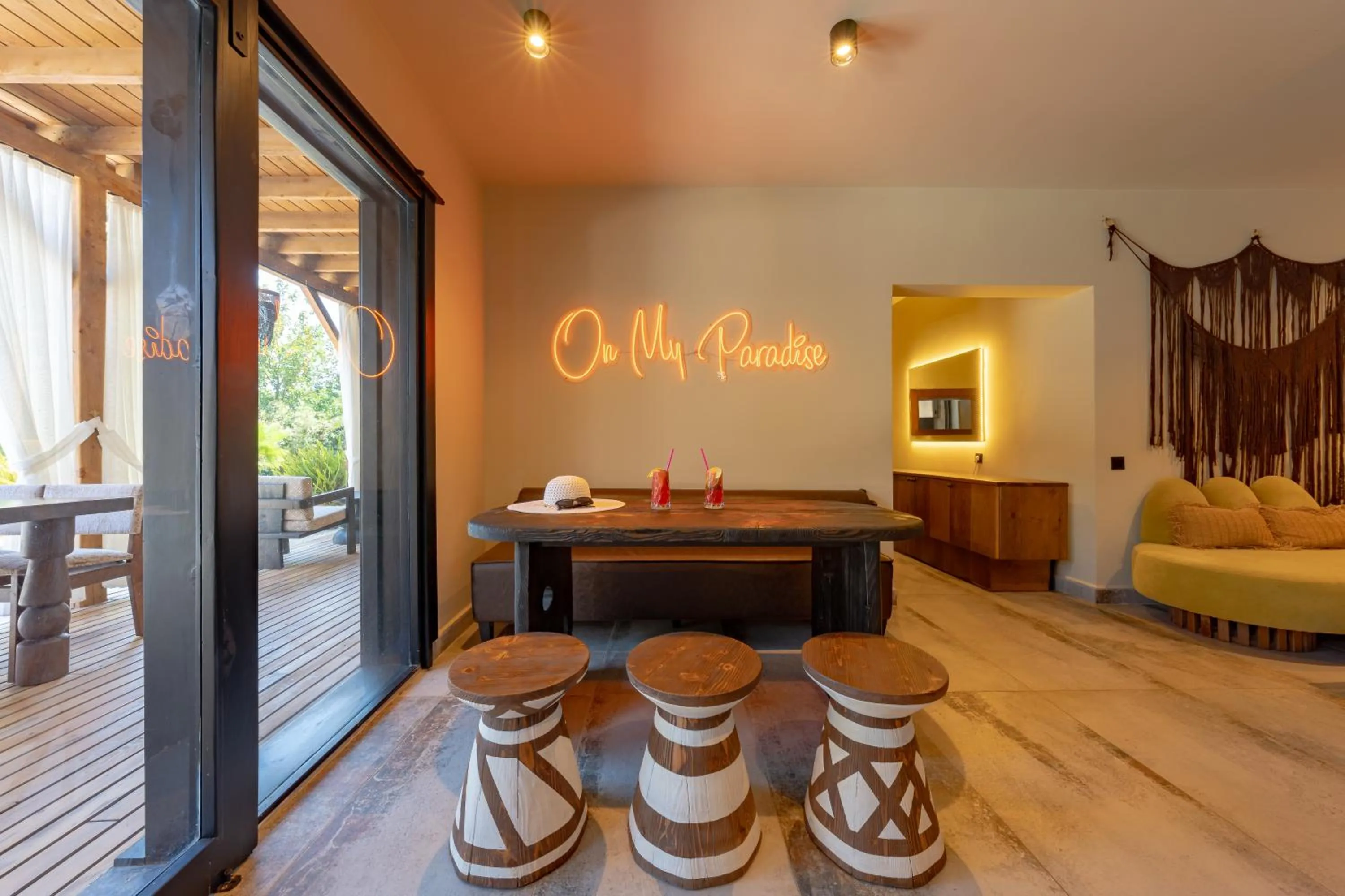 Restaurant/places to eat in Naturelife Bungalows & SPA