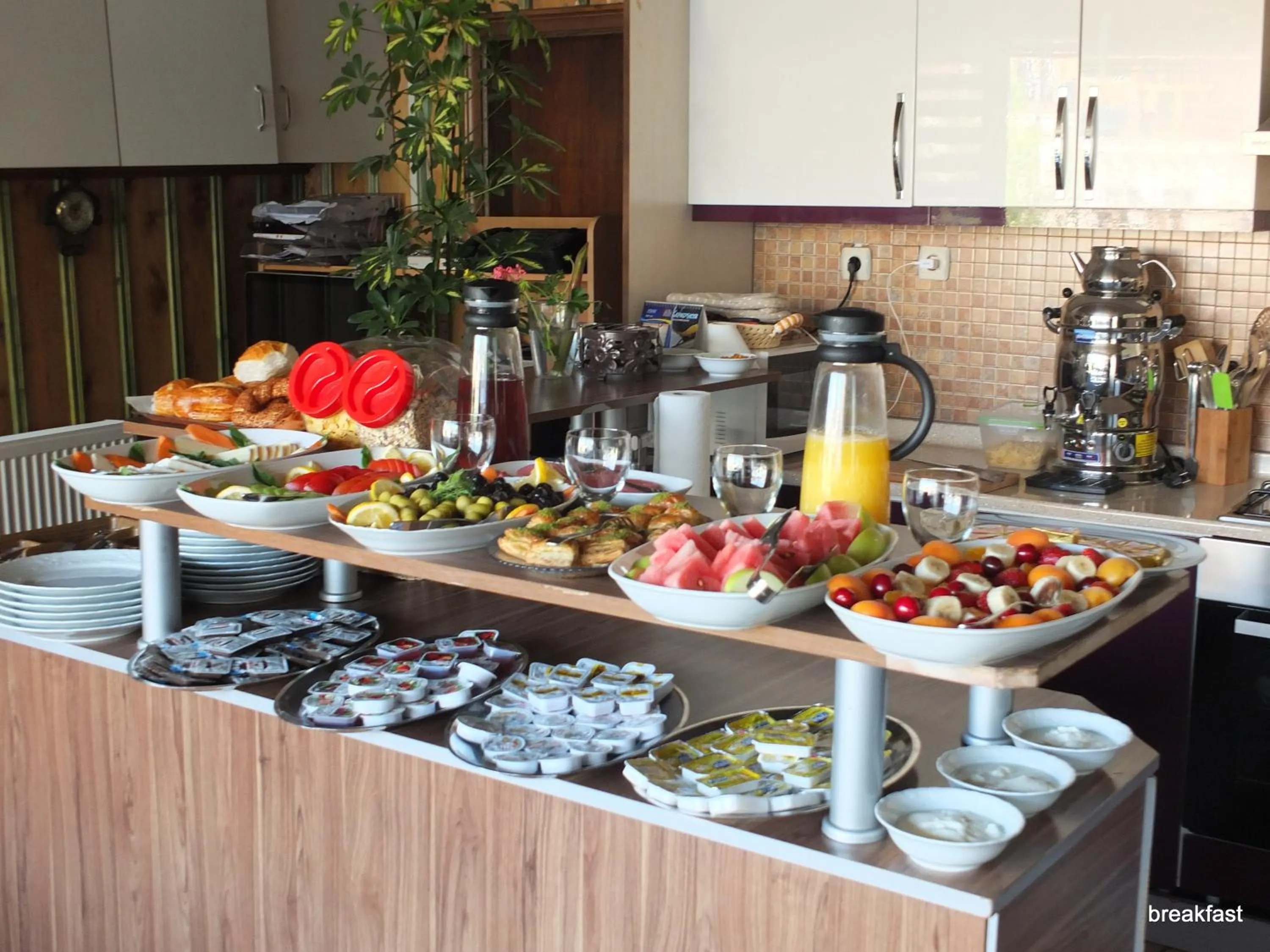 Communal kitchen in Anatolia cave hotel Pension