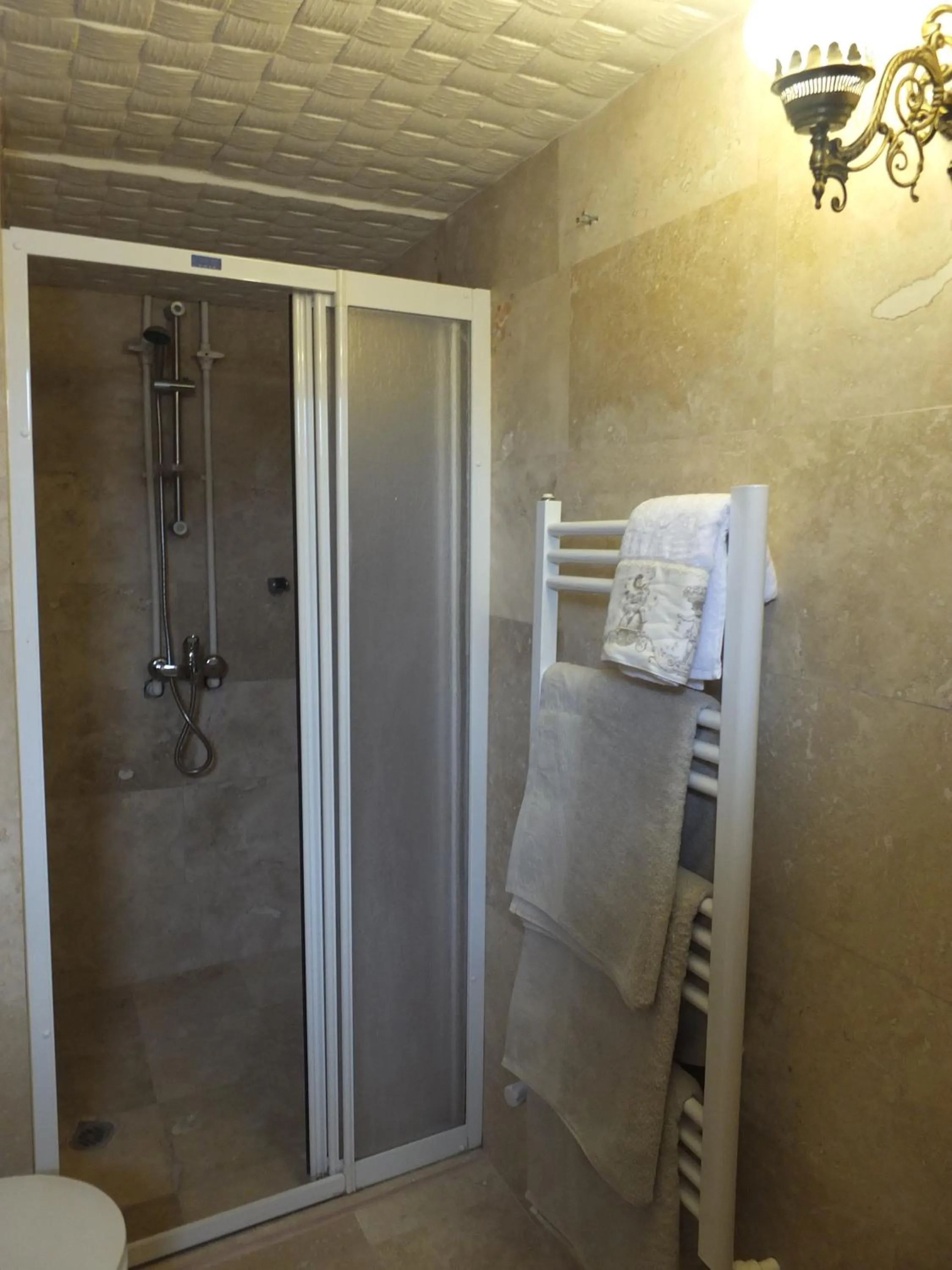 Shower in Anatolia cave hotel Pension