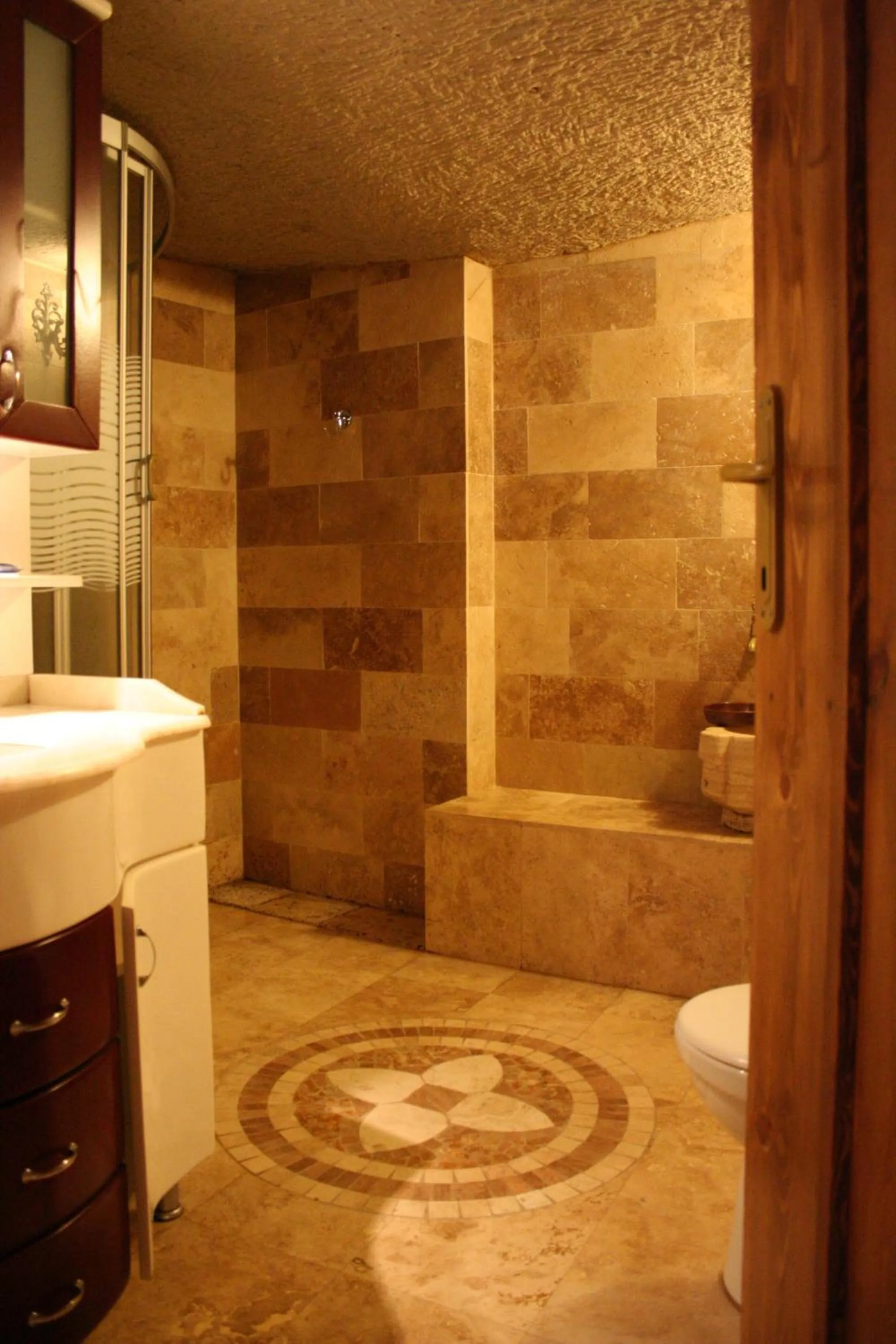 Shower in Anatolia cave hotel Pension