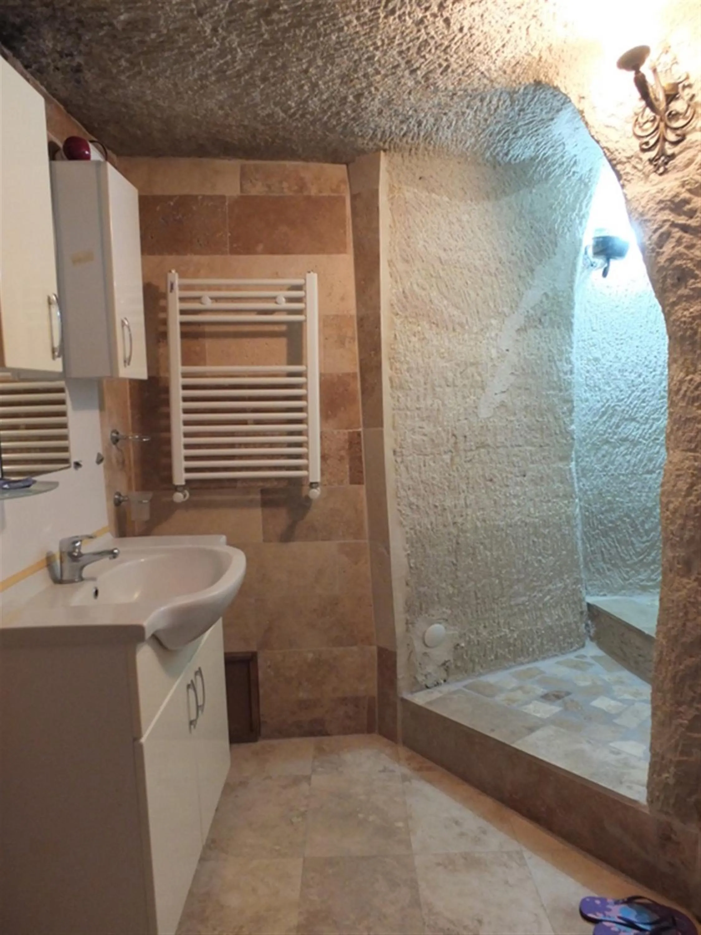 Shower in Anatolia cave hotel Pension