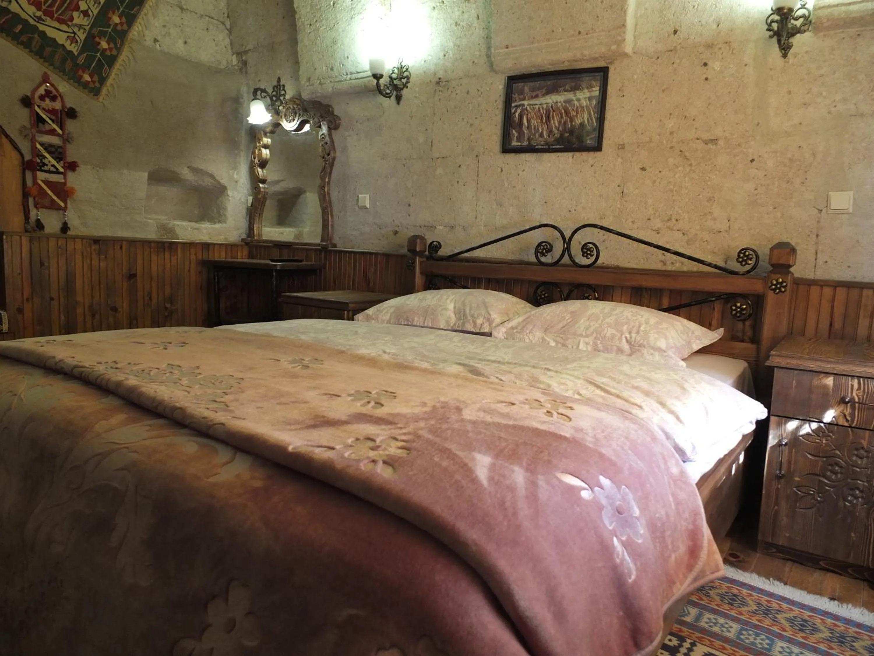 Toilet, Bed in Anatolia cave hotel Pension