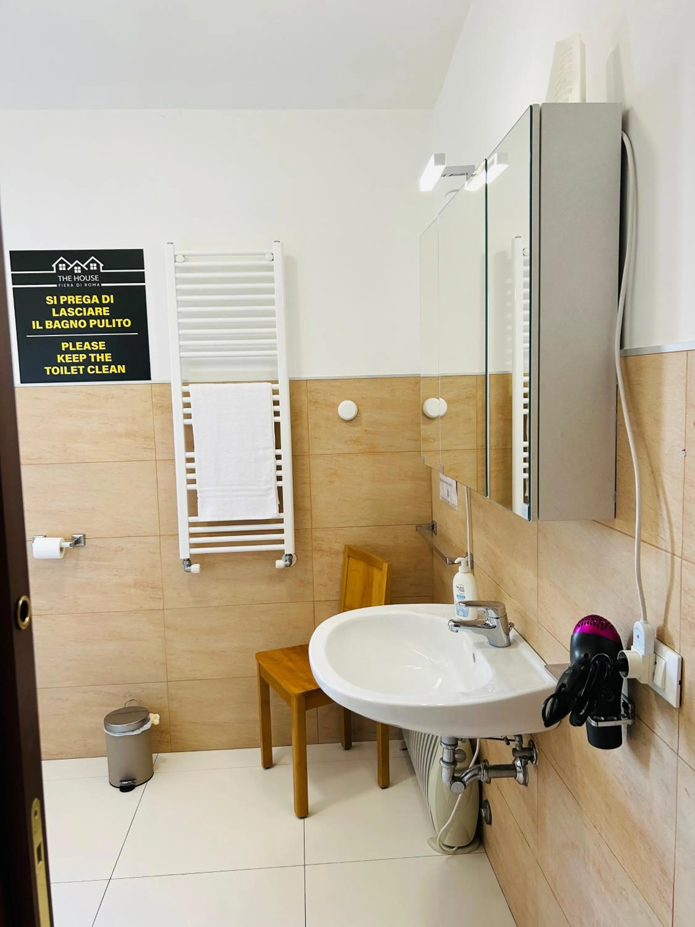 THE HOUSE FIERA di ROMA AEROPORTO FIUMICINO