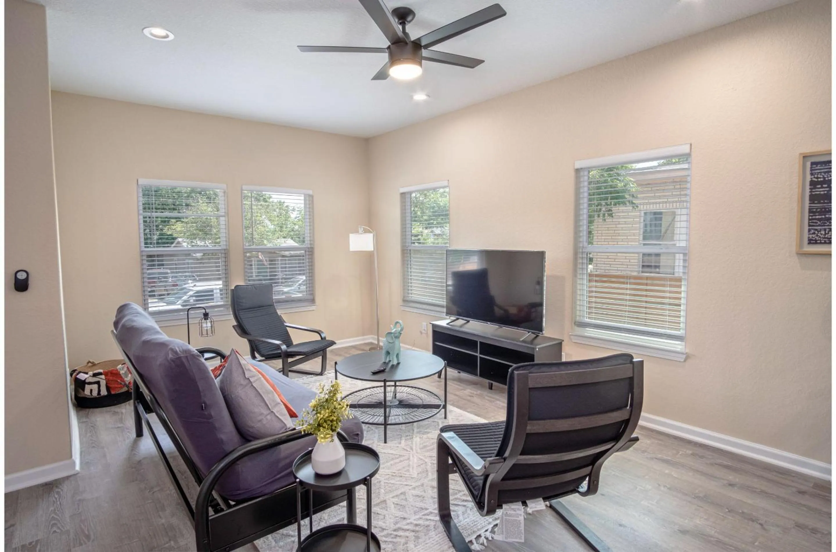 Living room in Beautiful Fenced 3BR 2BA Near Exciting Downtown