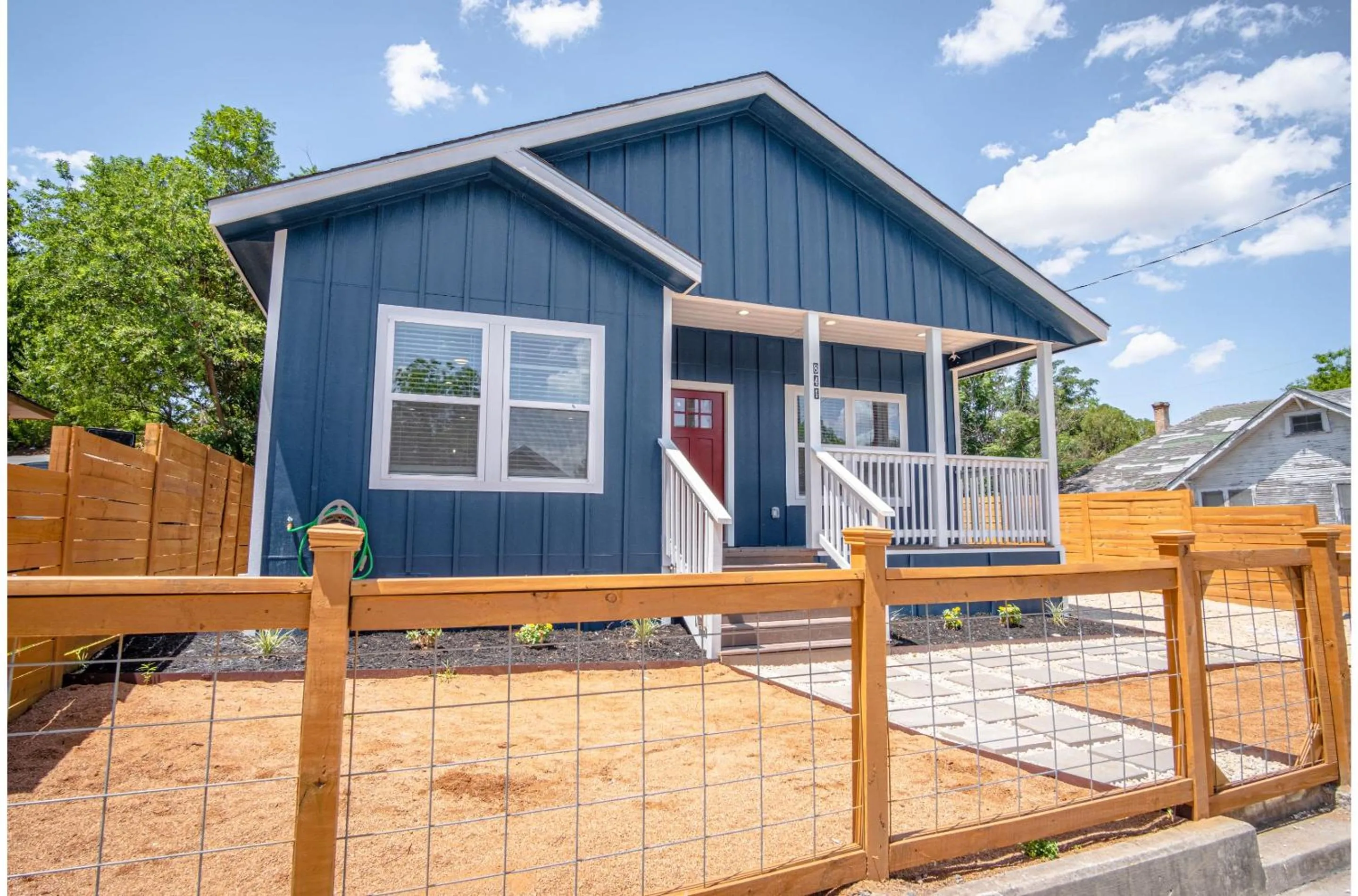 Facade/entrance in Beautiful Fenced 3BR 2BA Near Exciting Downtown