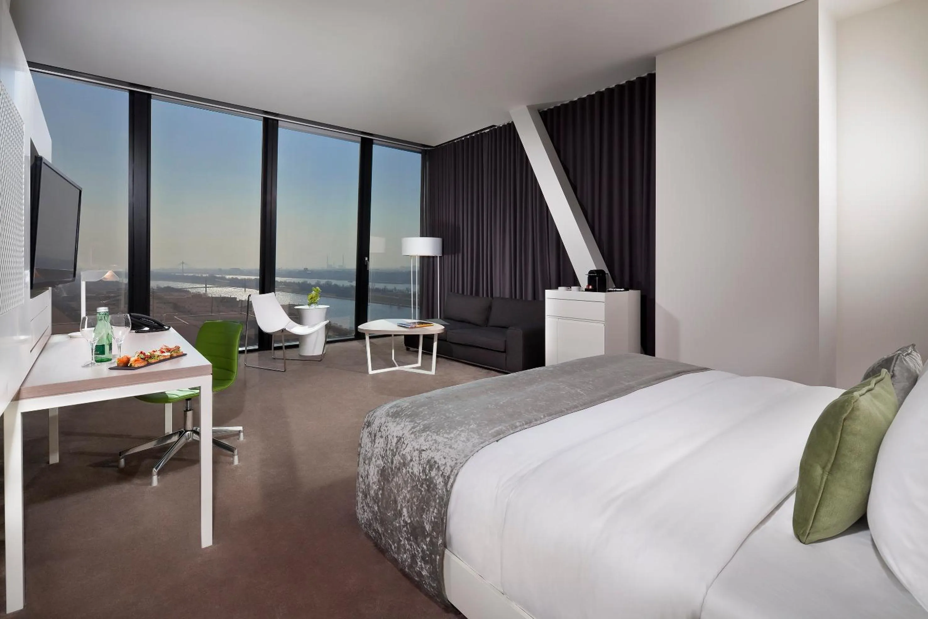 Photo of the whole room, Bed in Melia Vienna