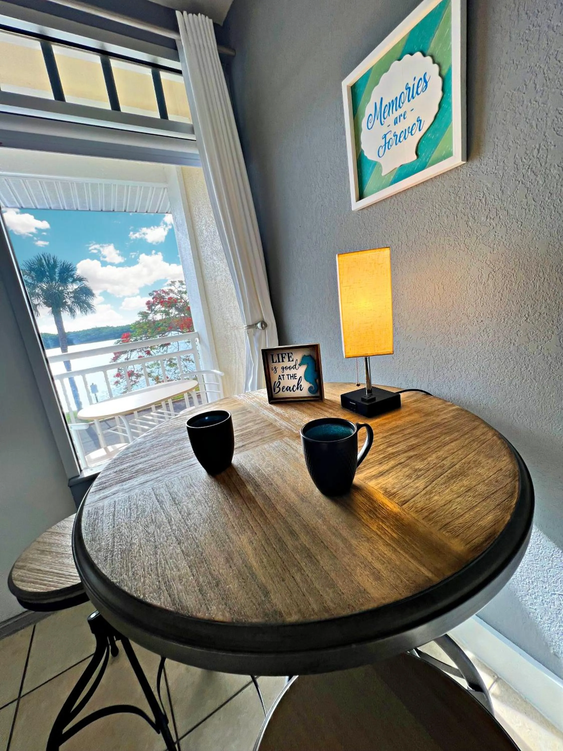 Restaurant/places to eat in Little Harbor #205 the place to stay