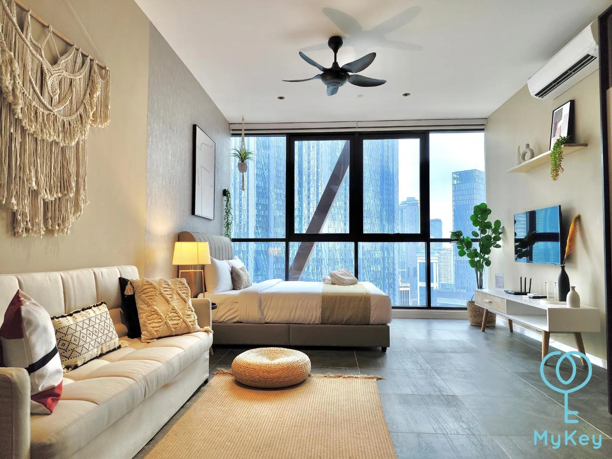 Bed in Scarletz Suites KLCC by MyKey