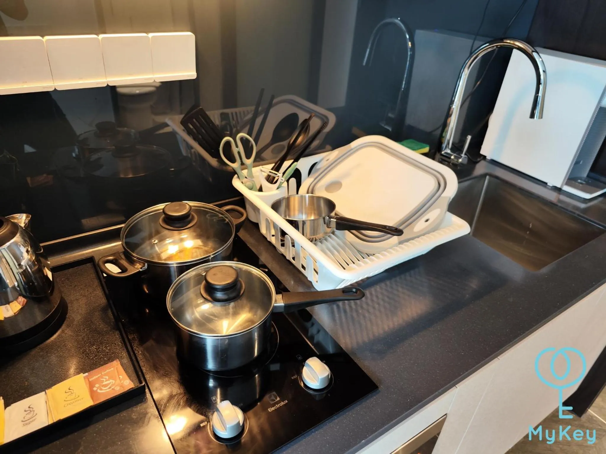 Kitchen or kitchenette in Scarletz Suites KLCC by MyKey