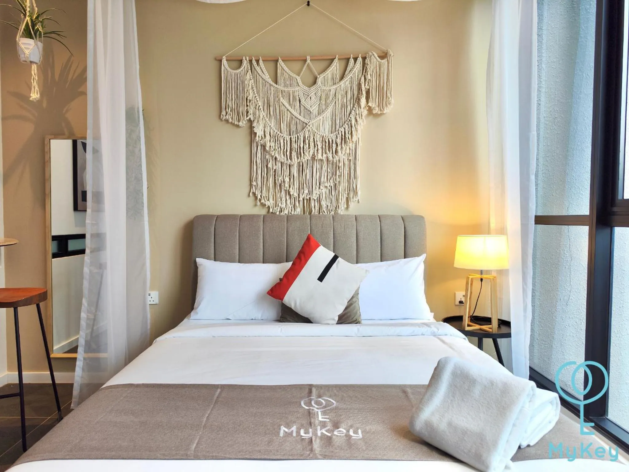 Bed in Scarletz Suites KLCC by MyKey