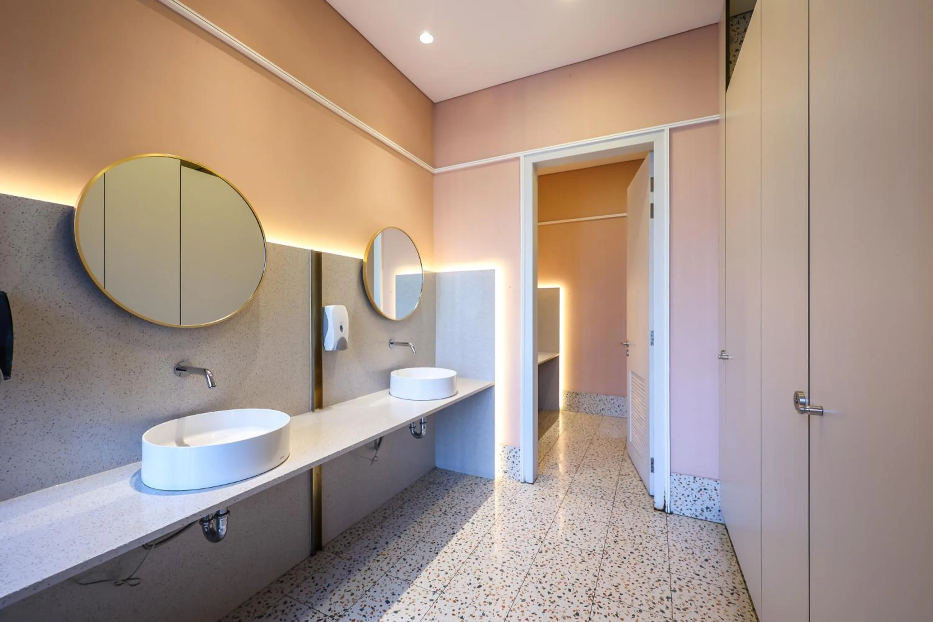 Scarletz Suites KLCC by MyKey