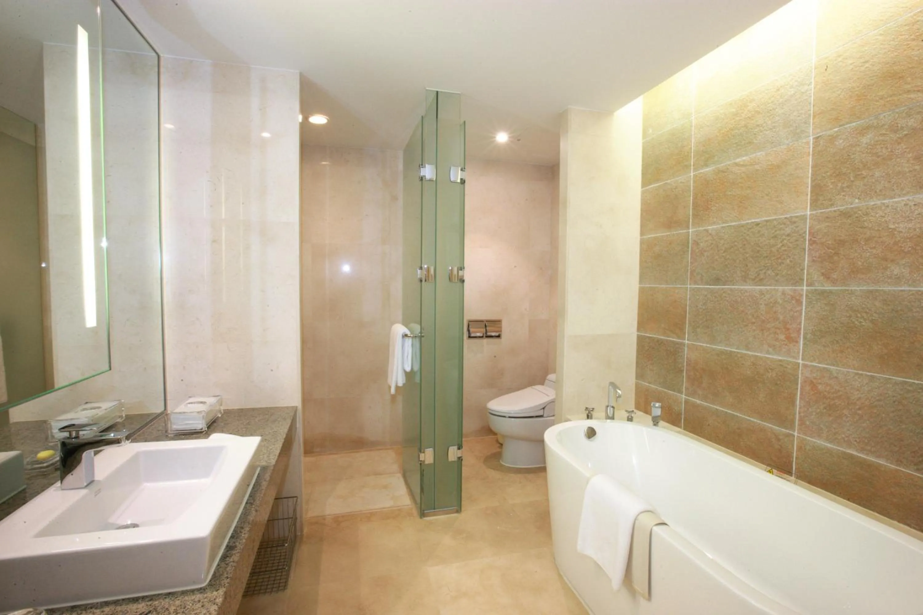 High1 Grand Hotel Convention Tower