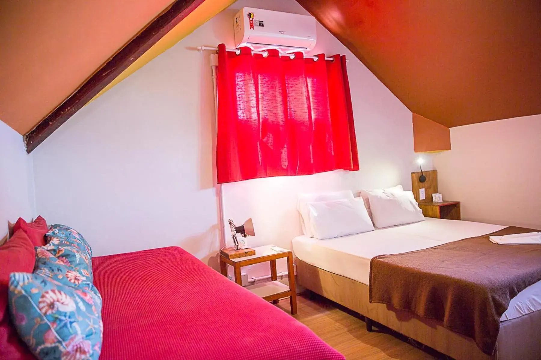 Double or Twin Room with City View in Mambembe Hostel Double or Twin Room with City View in Mambembe Hostel