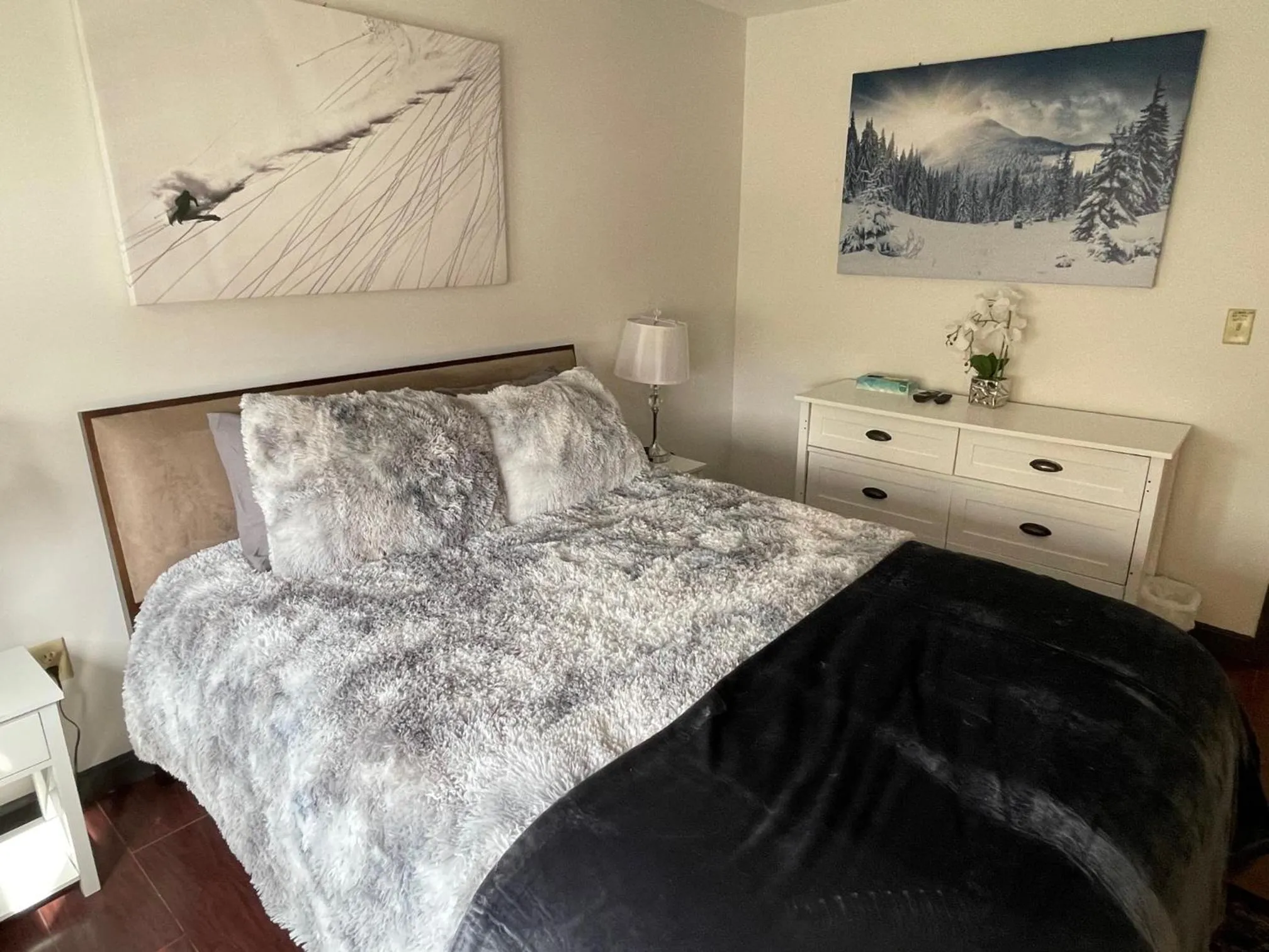 Bed in Gorgeous Ski On/Off 2 BR Sleeps 8 Jiminy-Must See Luxury
