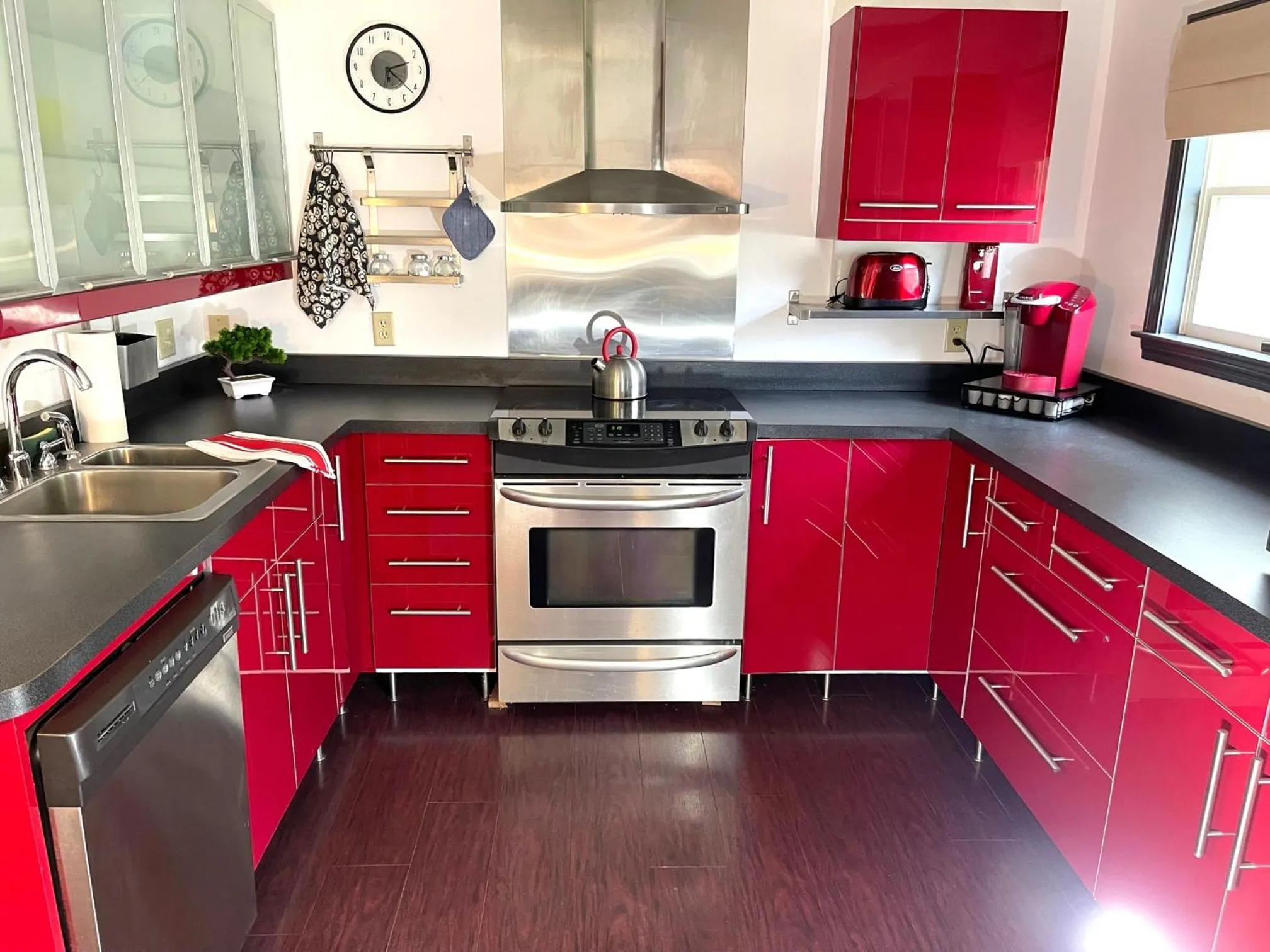 Kitchen or kitchenette in Gorgeous Ski On/Off 2 BR Sleeps 8 Jiminy-Must See Luxury