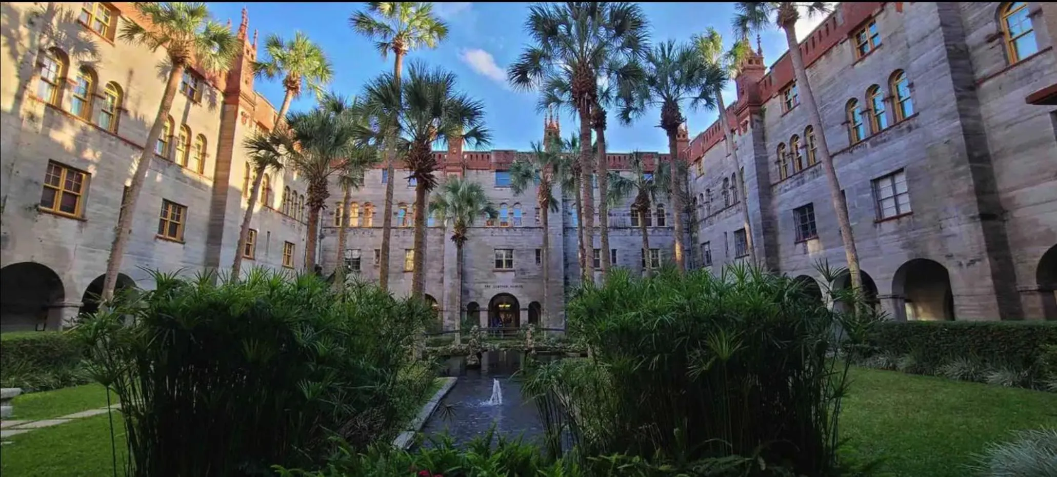 Nearby landmark in Casa Escuela