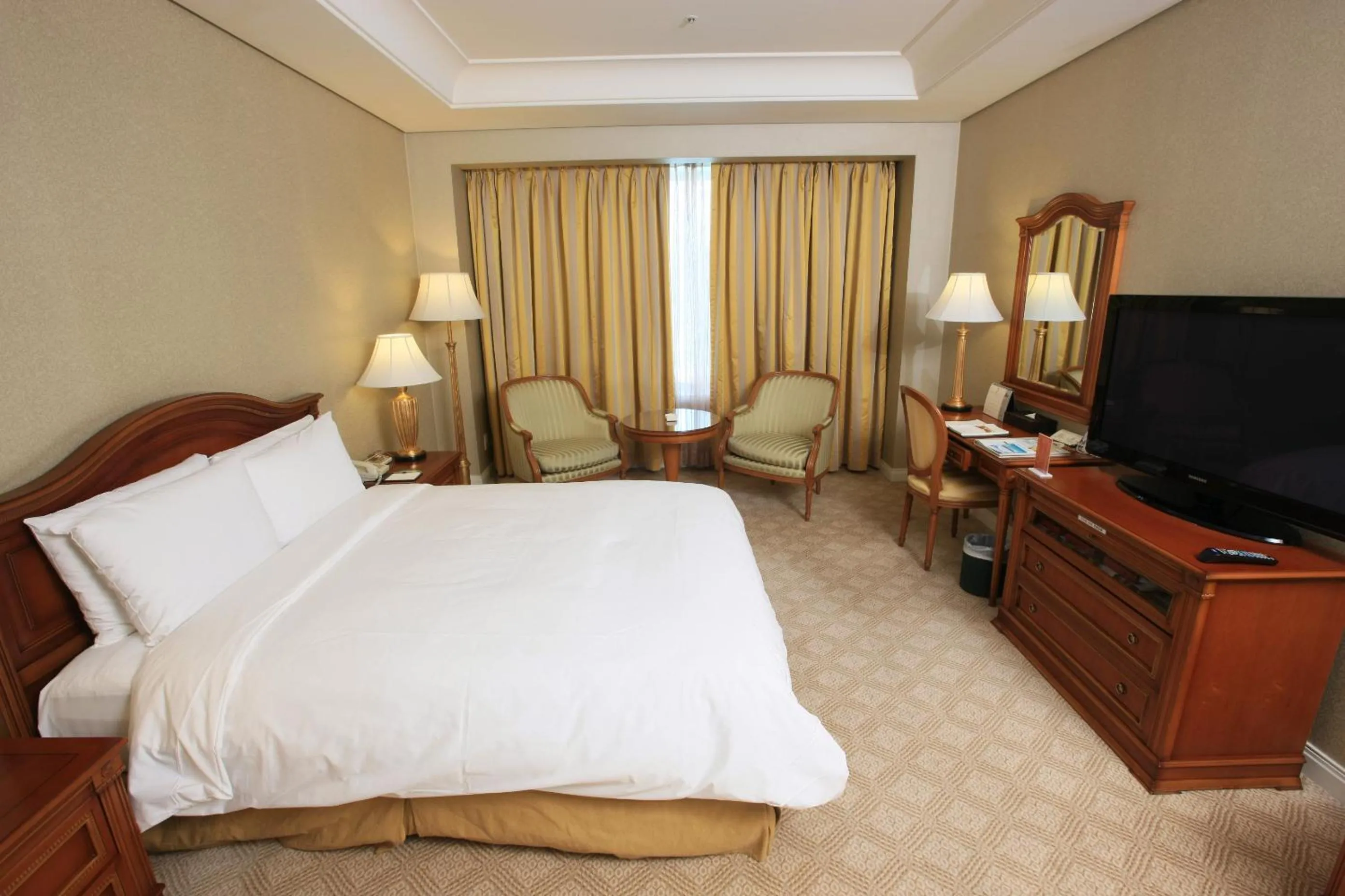 Bed in High1 Grand Hotel Main Tower