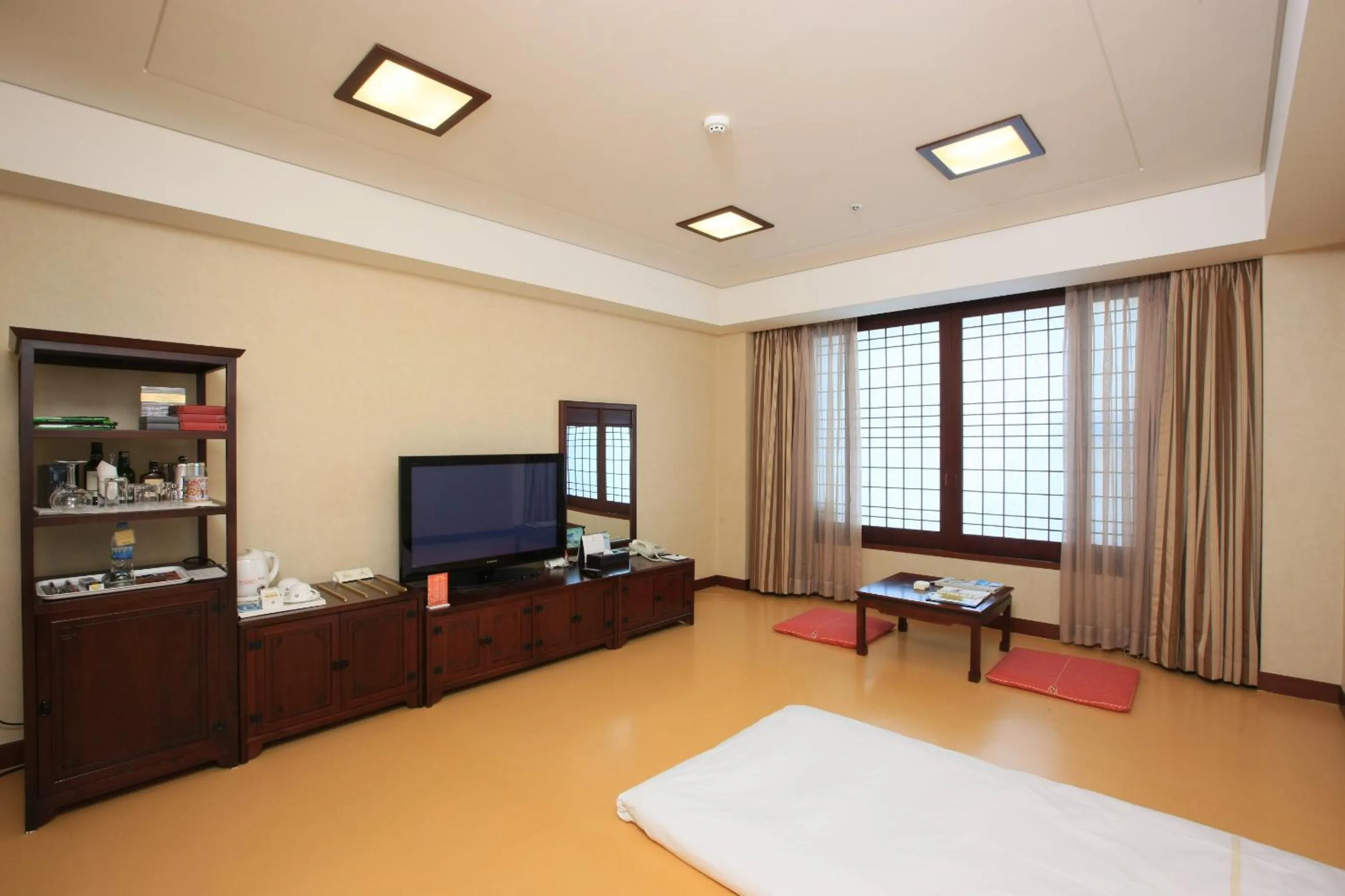 Bed in High1 Grand Hotel Main Tower