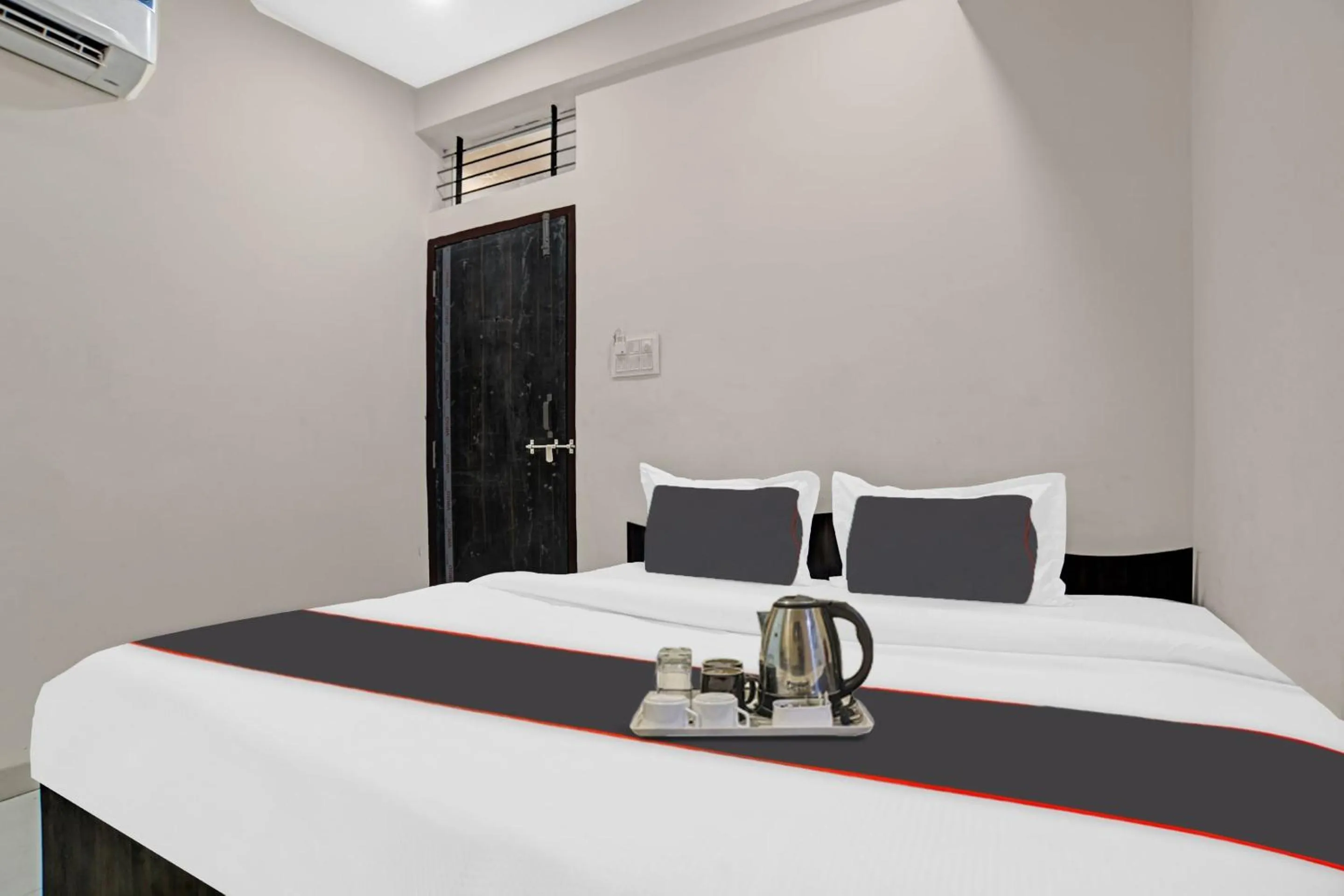 Bedroom, Bed in HOTEL DREAM PALACE