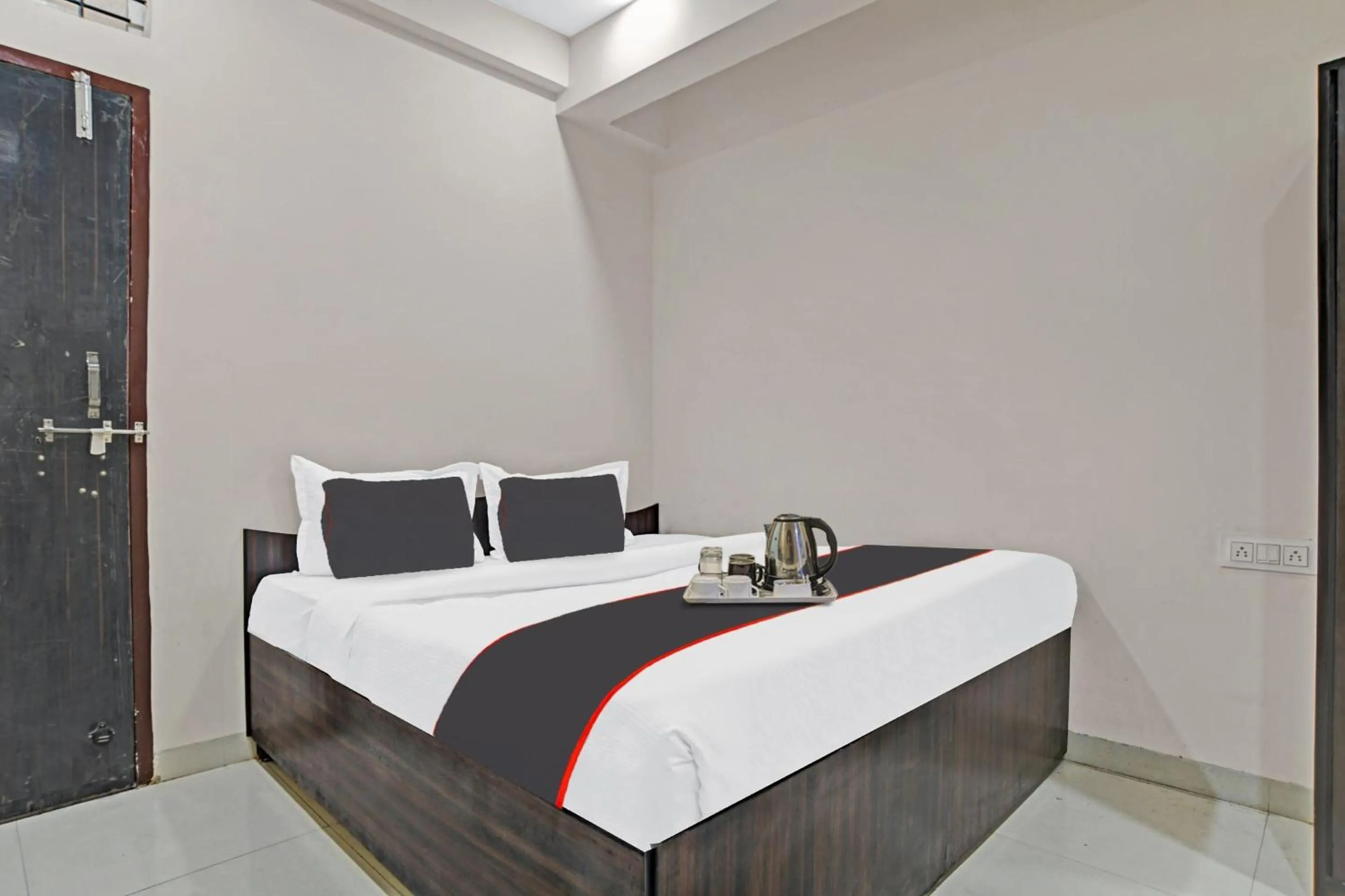 Bedroom, Bed in HOTEL DREAM PALACE