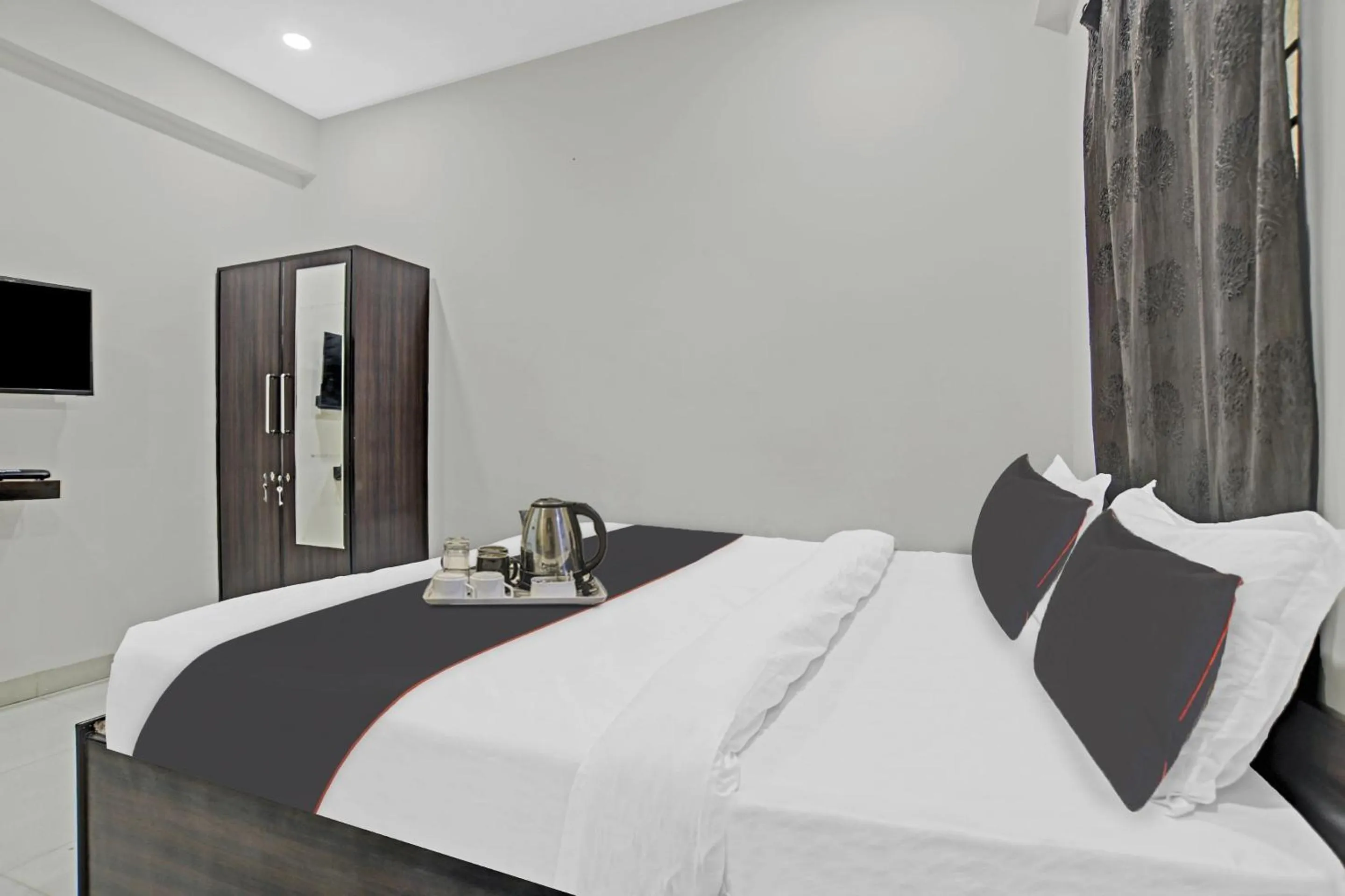 Bedroom, Bed in HOTEL DREAM PALACE