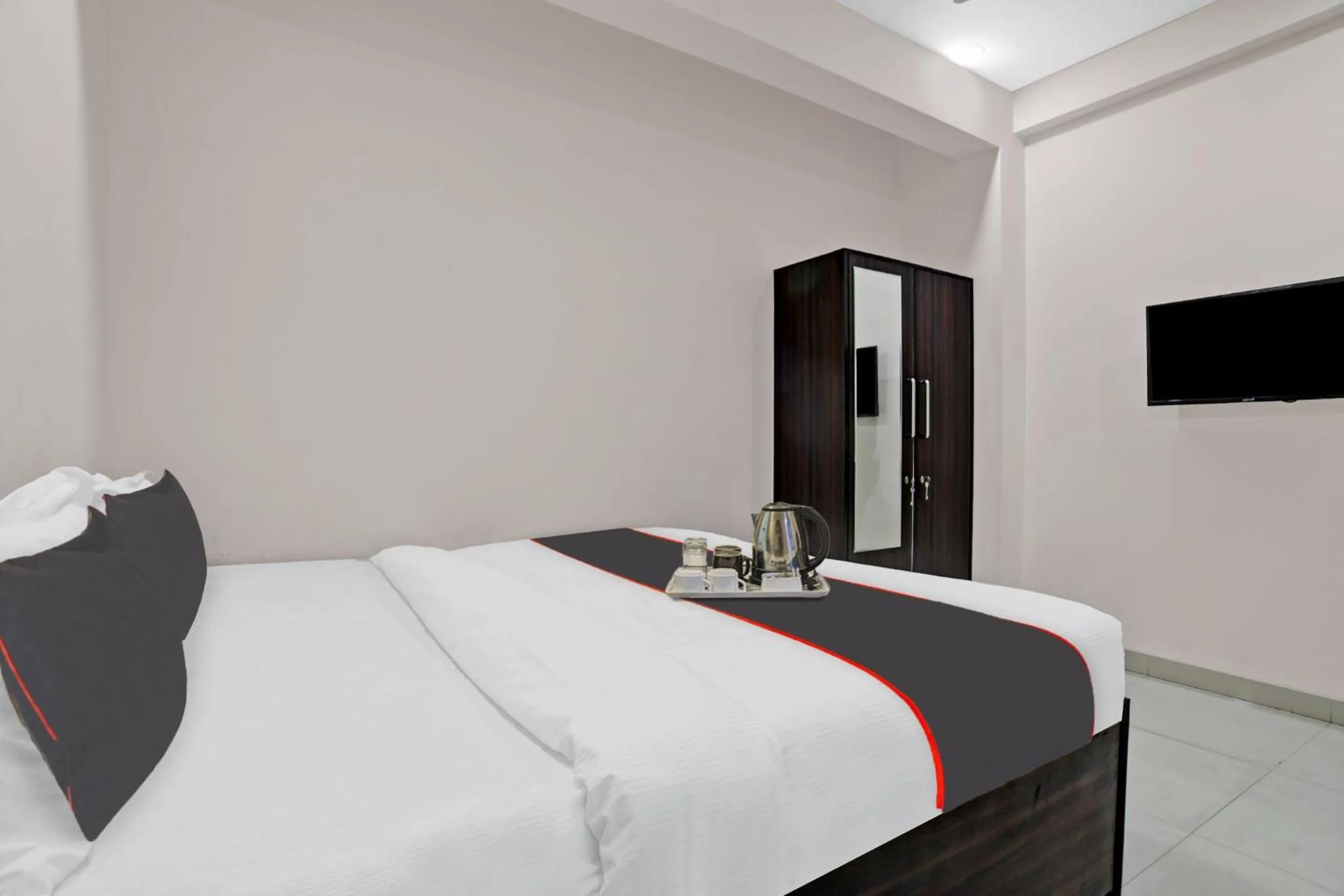 Bedroom, Bed in HOTEL DREAM PALACE