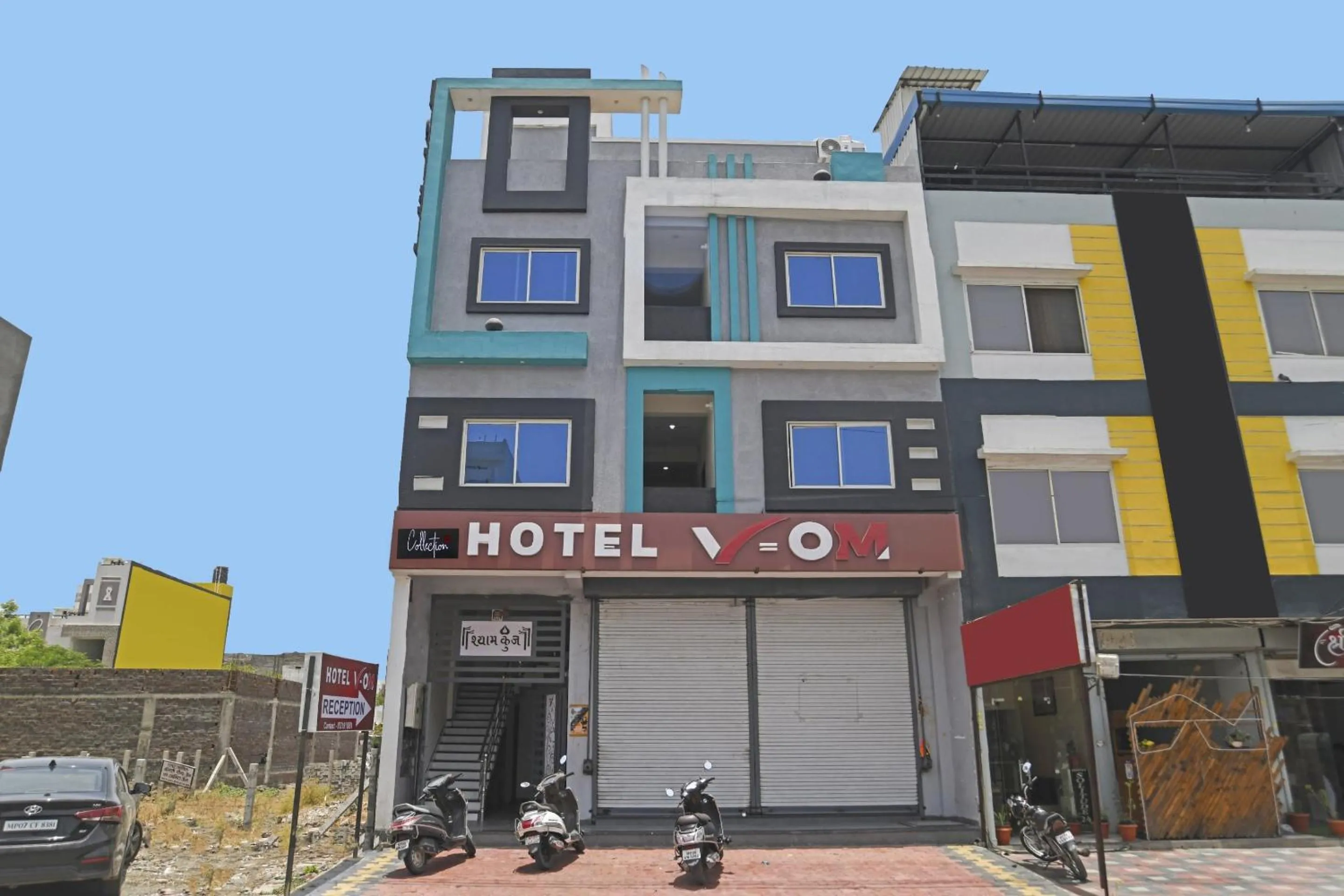 Facade/entrance in HOTEL DREAM PALACE