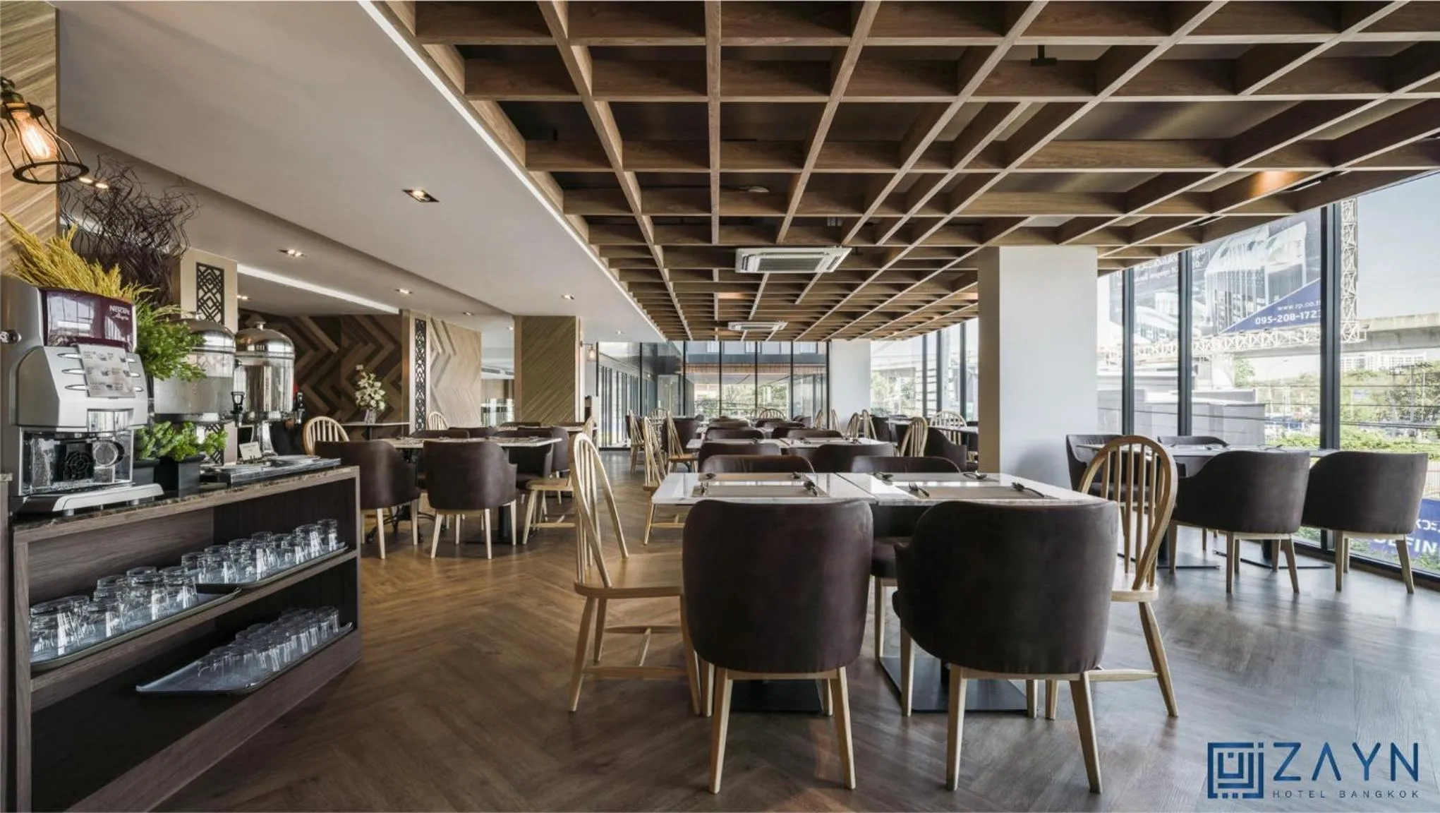 Restaurant/places to eat in Zayn Express & Suites