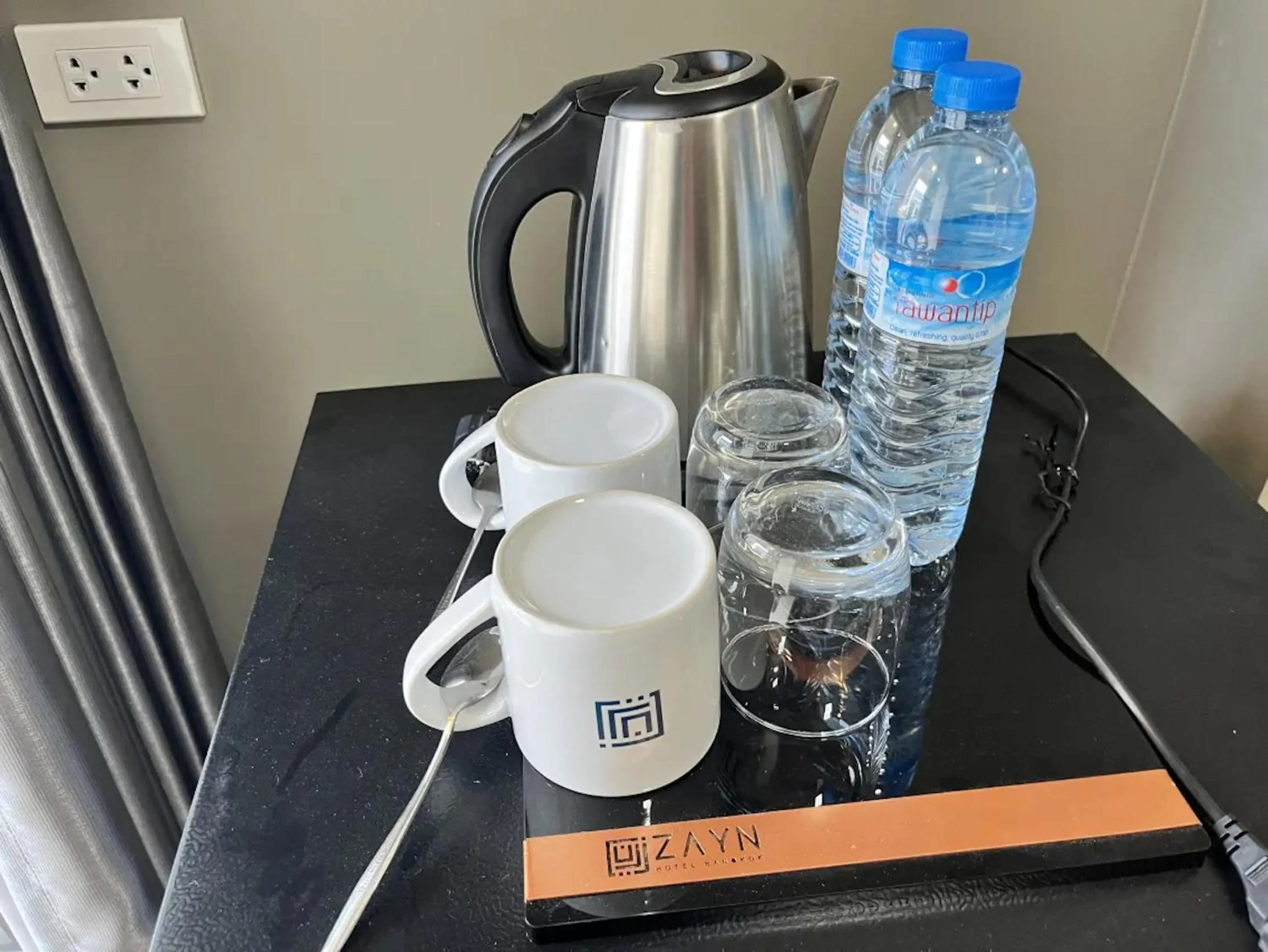 Coffee/tea facilities in Zayn Express & Suites