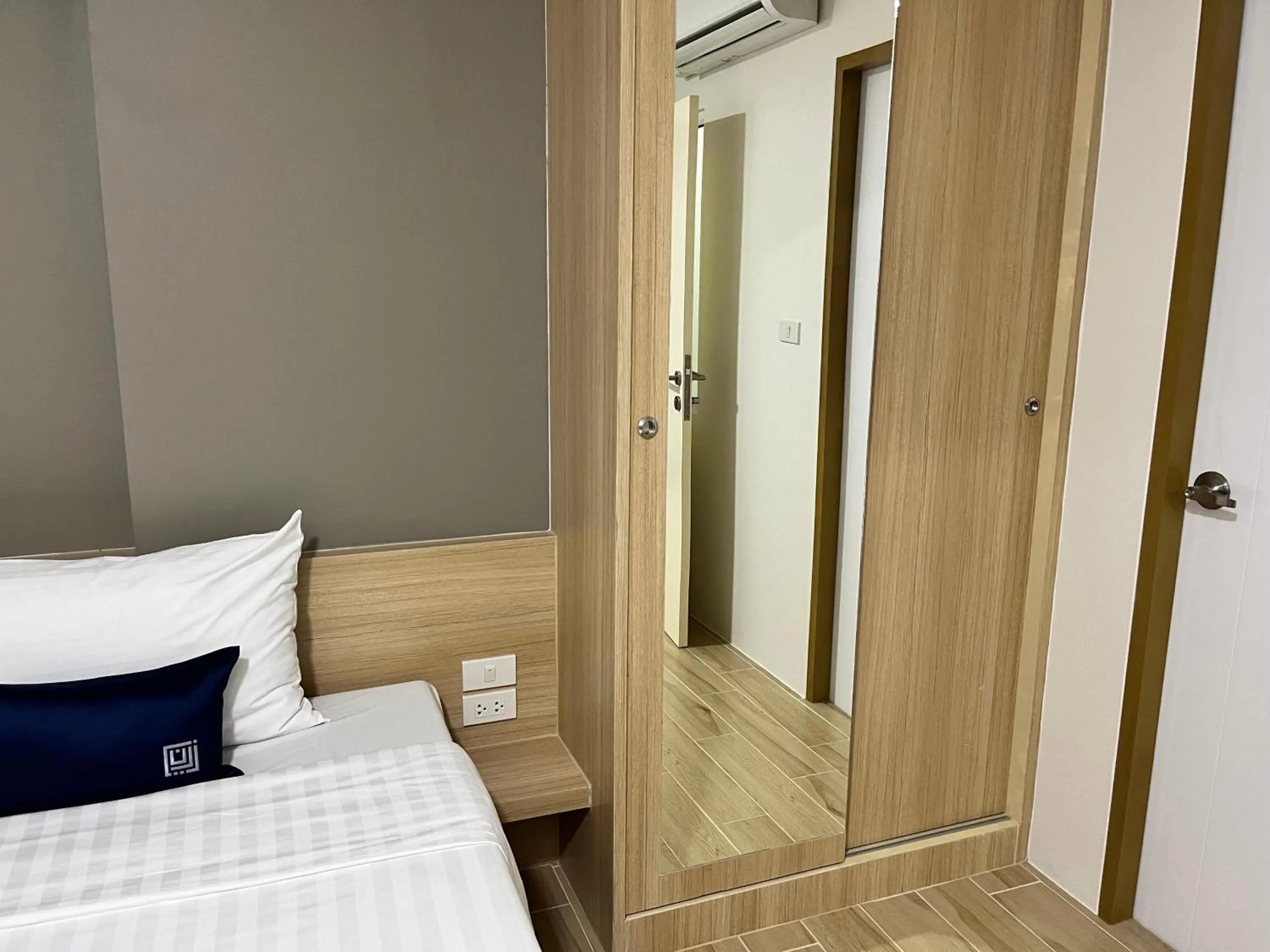 Photo of the whole room, Bed in Zayn Express & Suites