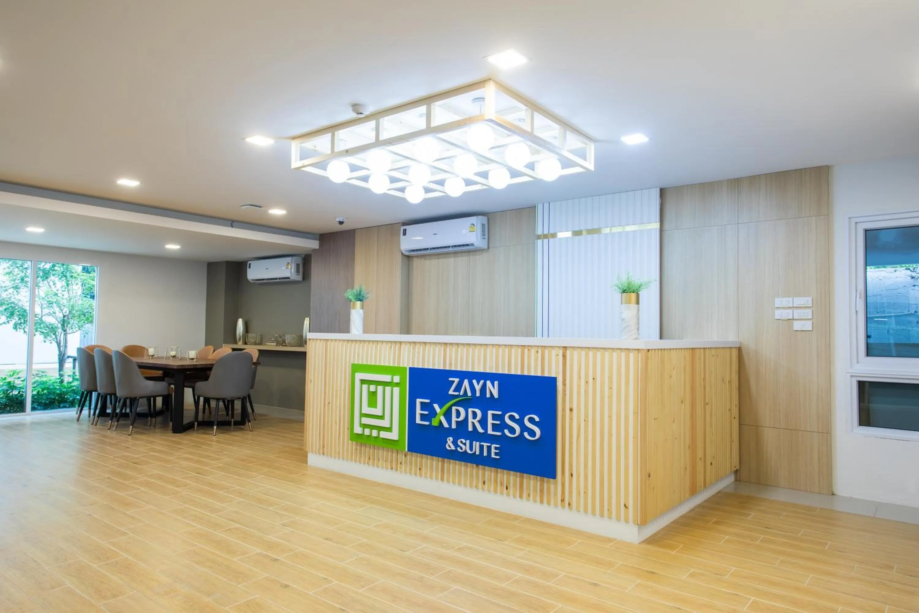 Lobby or reception in Zayn Express & Suites
