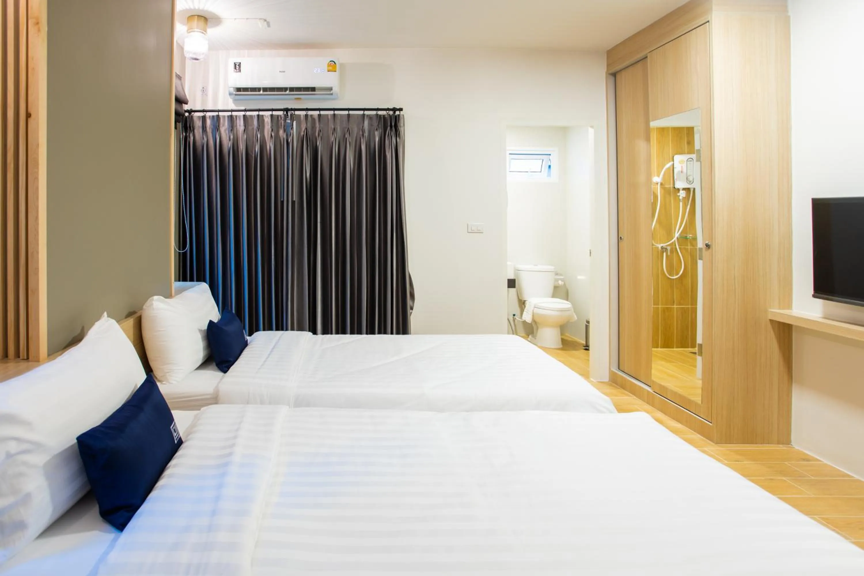 Bed in Zayn Express & Suites