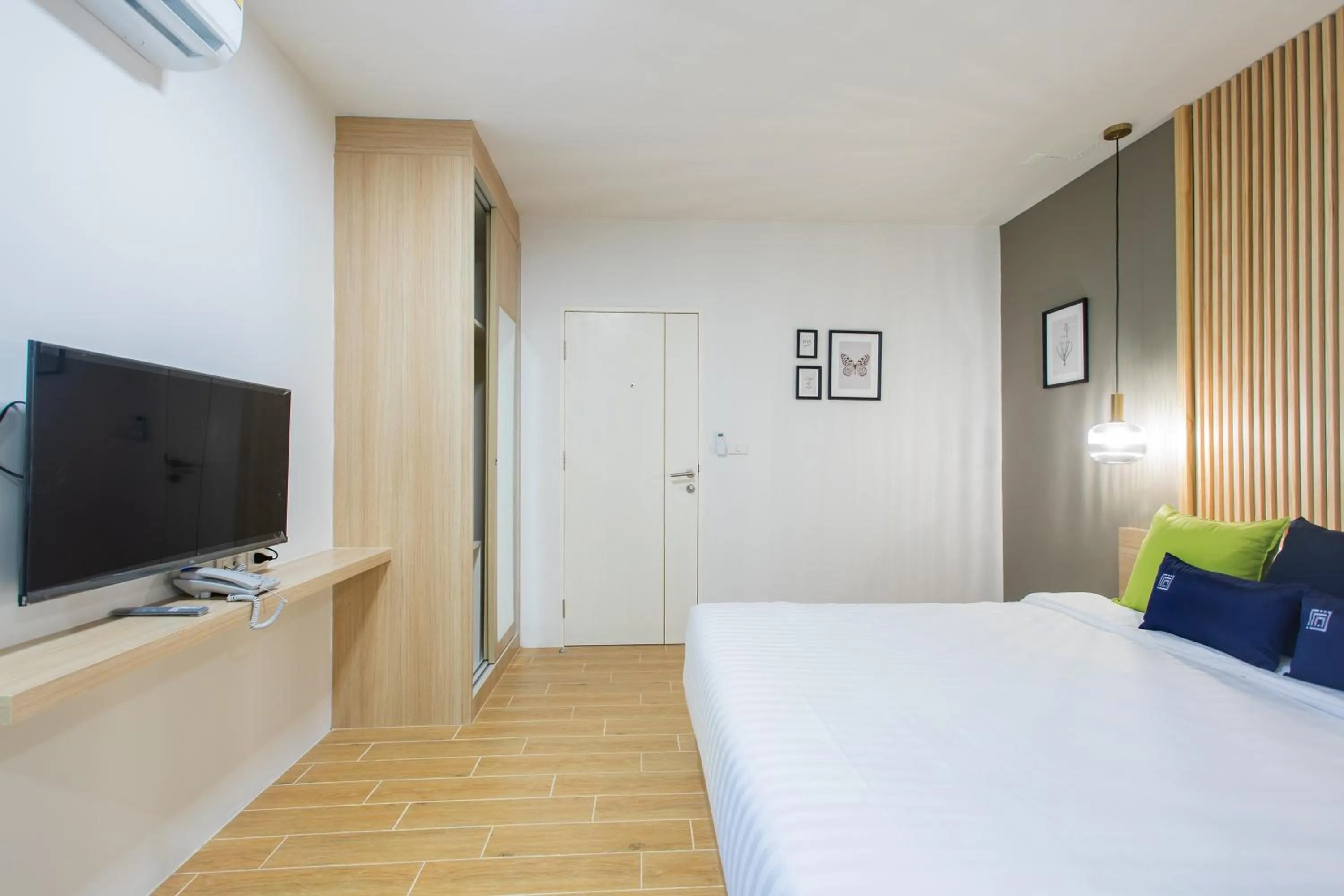 Bedroom, Bed in Zayn Express & Suites