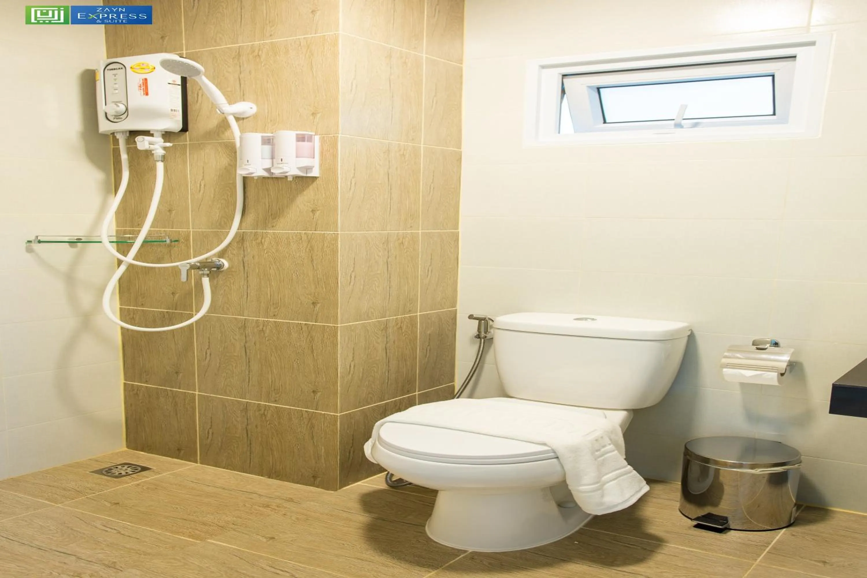 Bathroom in Zayn Express & Suites