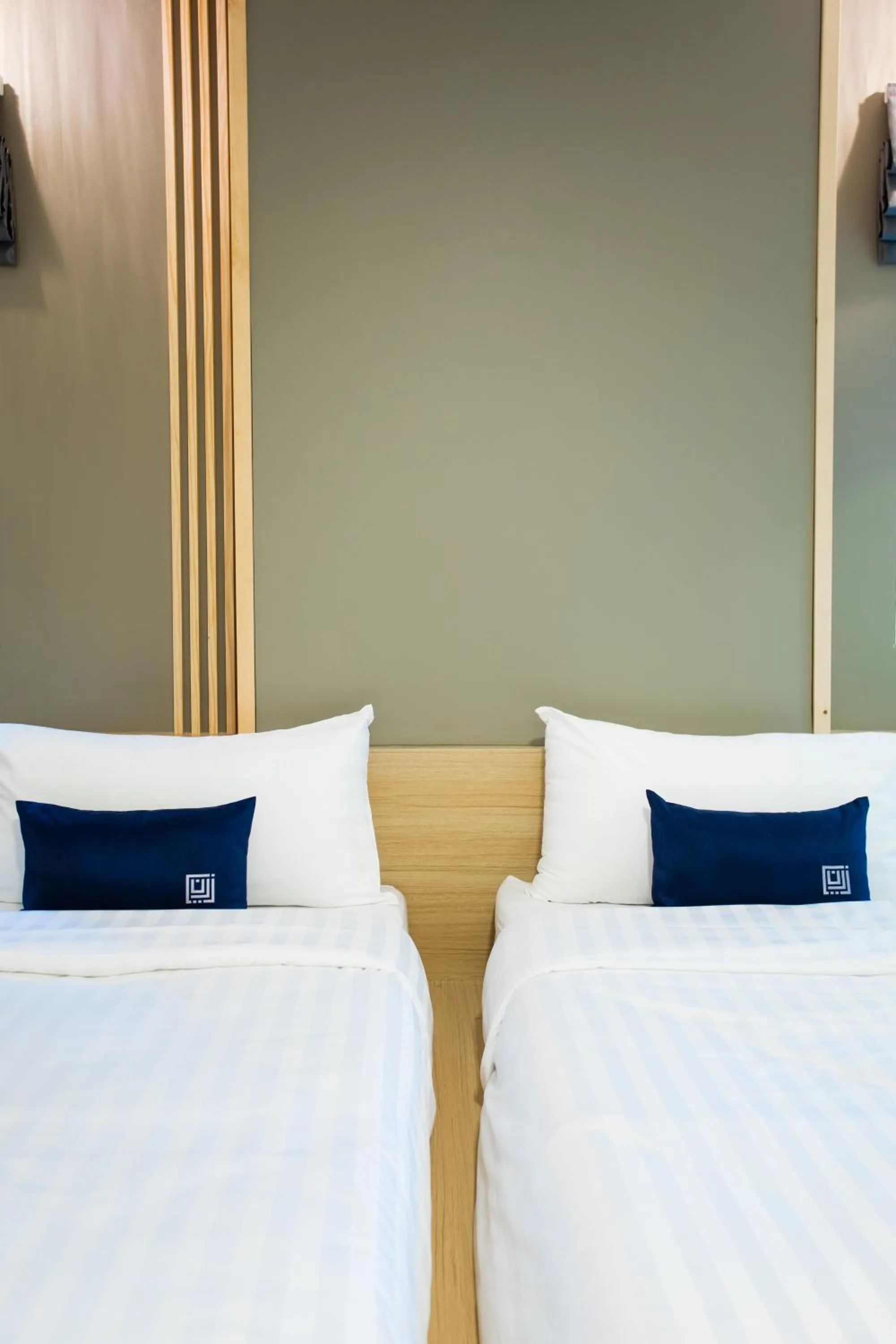 Bed in Zayn Express & Suites