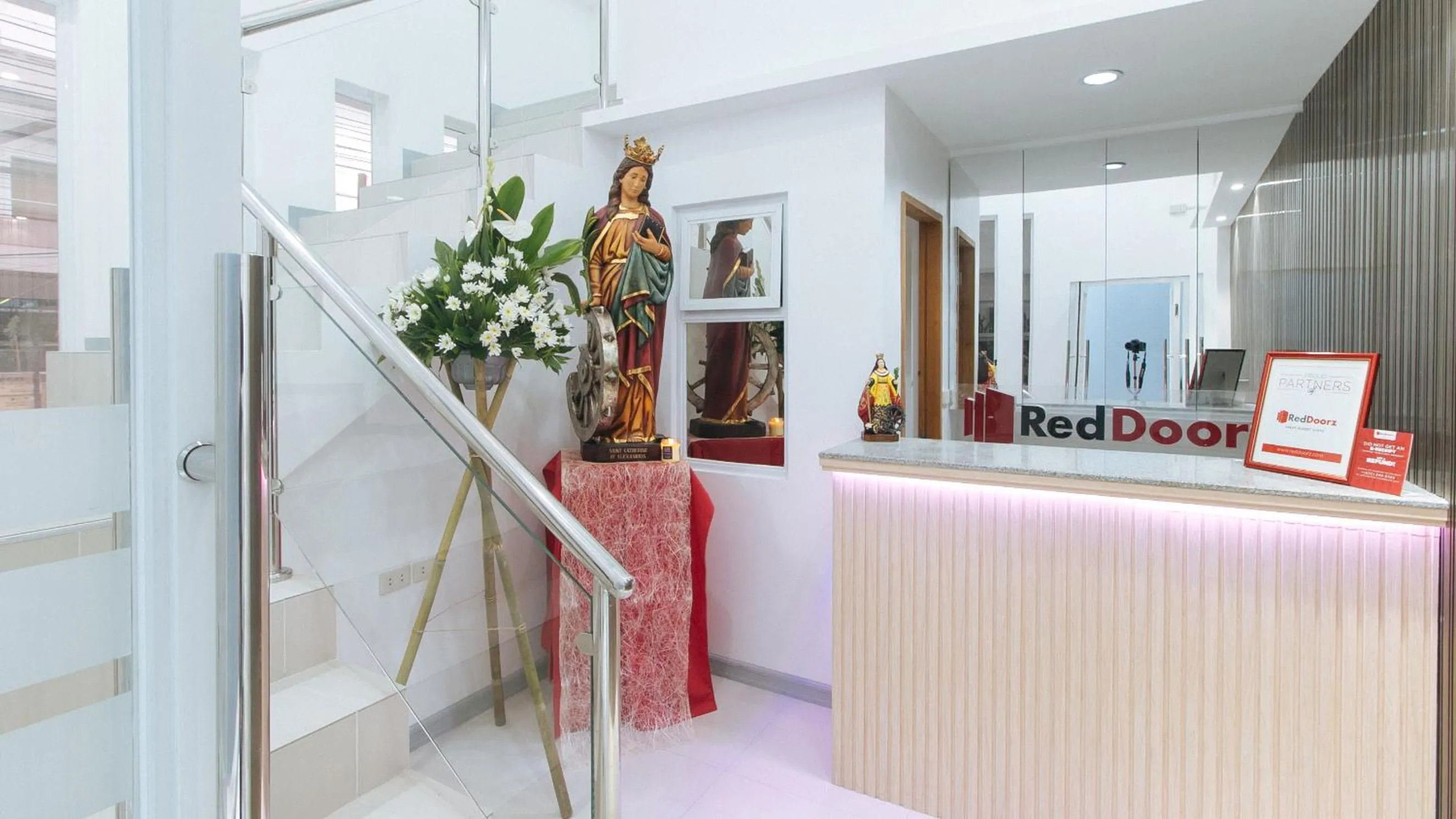 Lobby or reception in RedDoorz @ St. Catherine Residences Olongapo City
