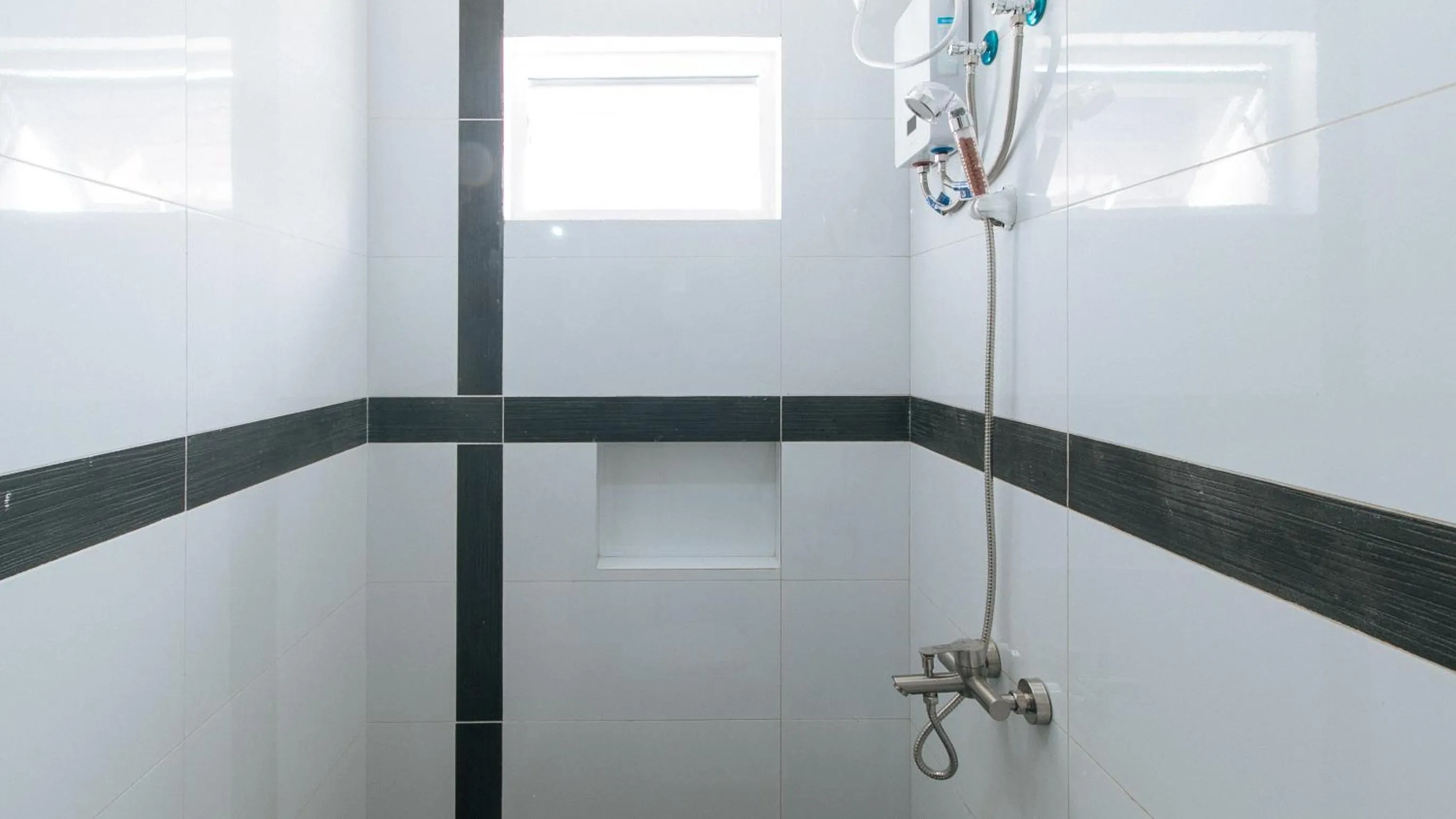 Shower in RedDoorz @ St. Catherine Residences Olongapo City