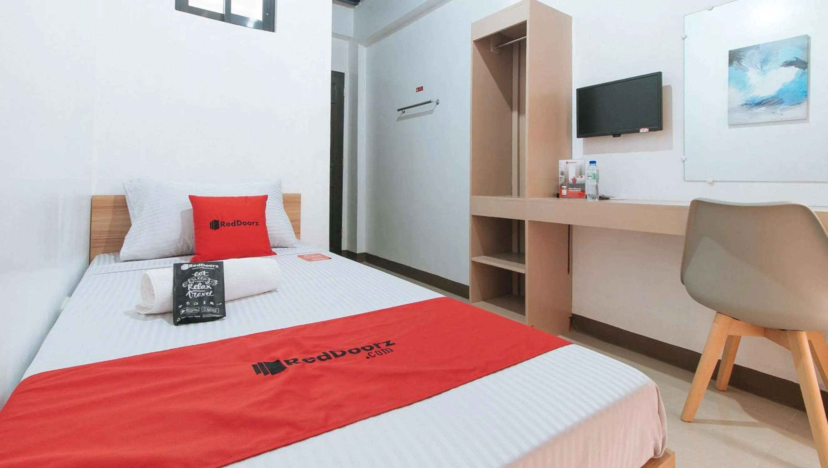 Bedroom, Bed in RedDoorz Near Iloilo International Airport