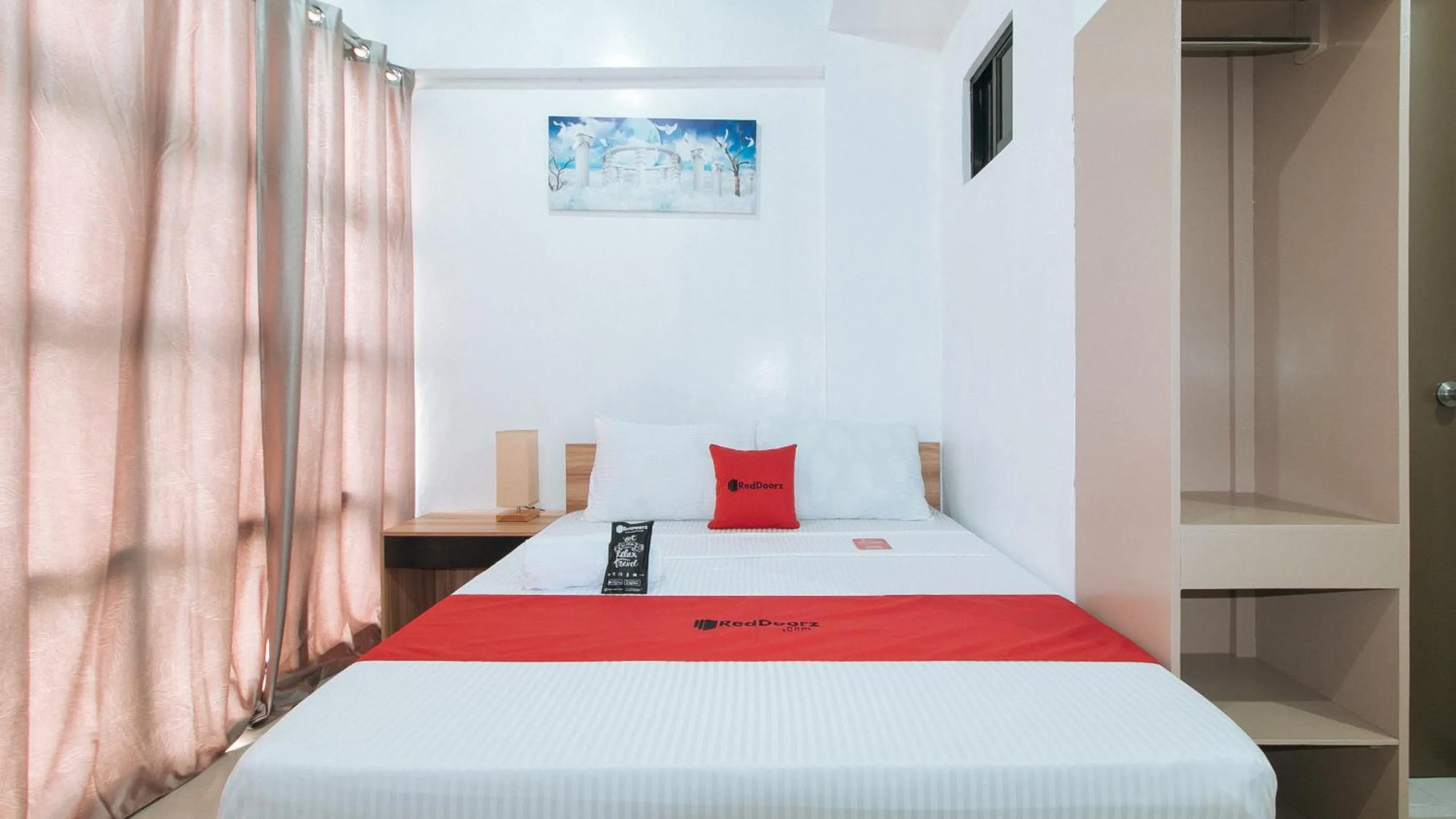 Bedroom, Bed in RedDoorz Near Iloilo International Airport