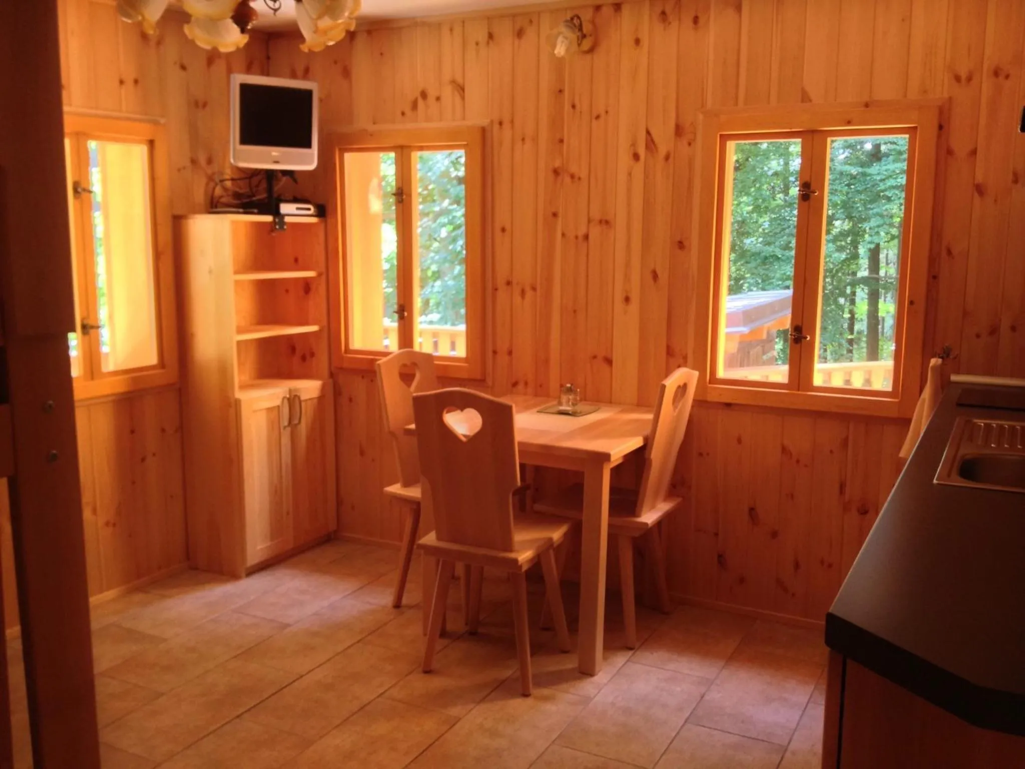 Kitchen or kitchenette in Chata Hokejka