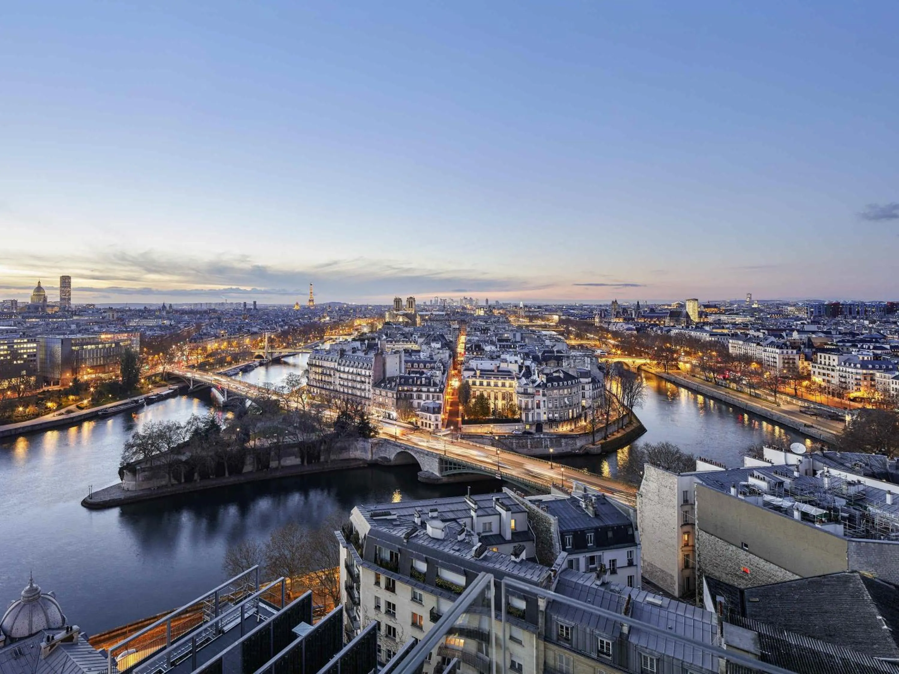 Bedroom in SO/ Paris Hotel