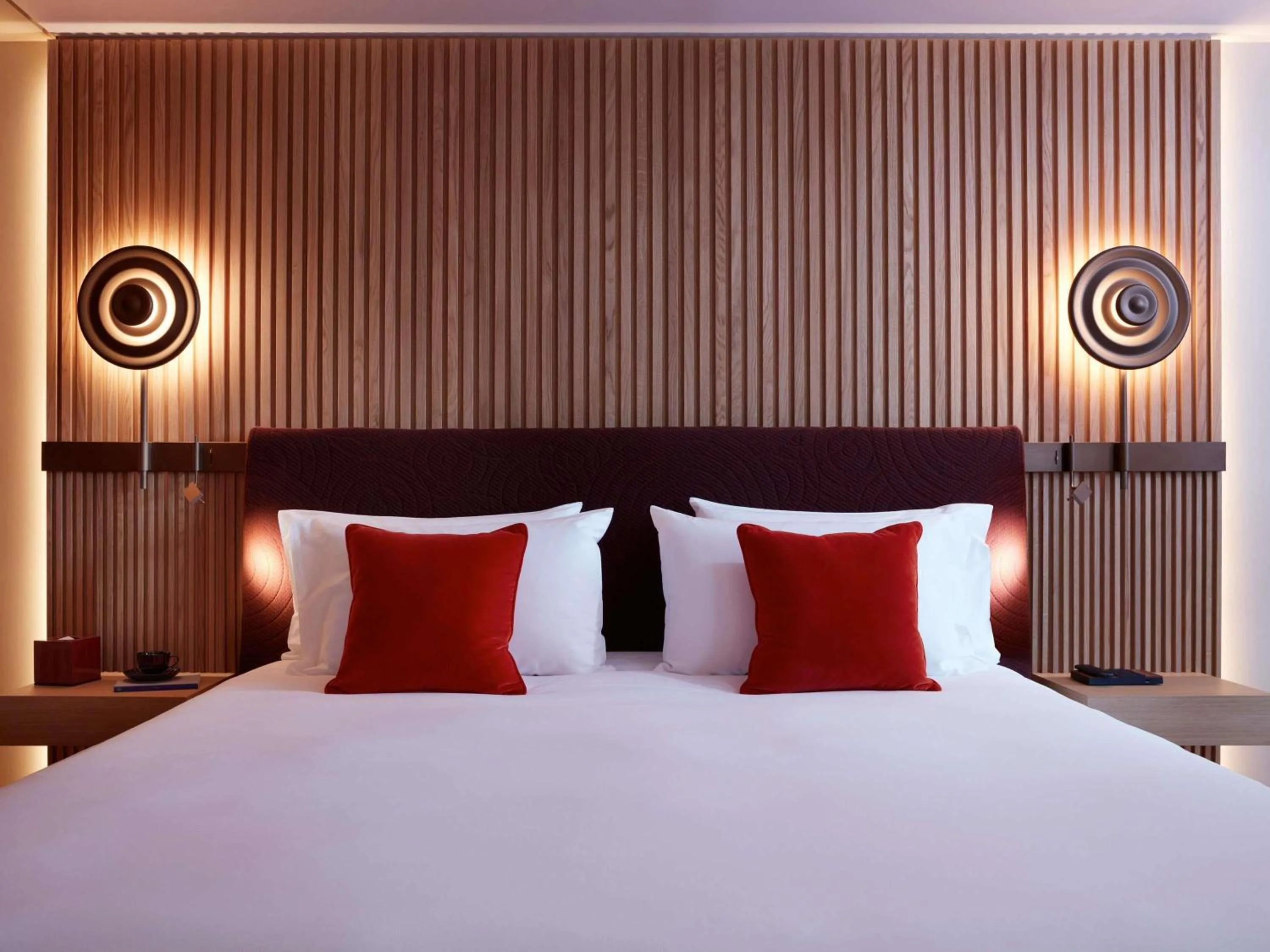 Bedroom, Bed in SO/ Paris Hotel