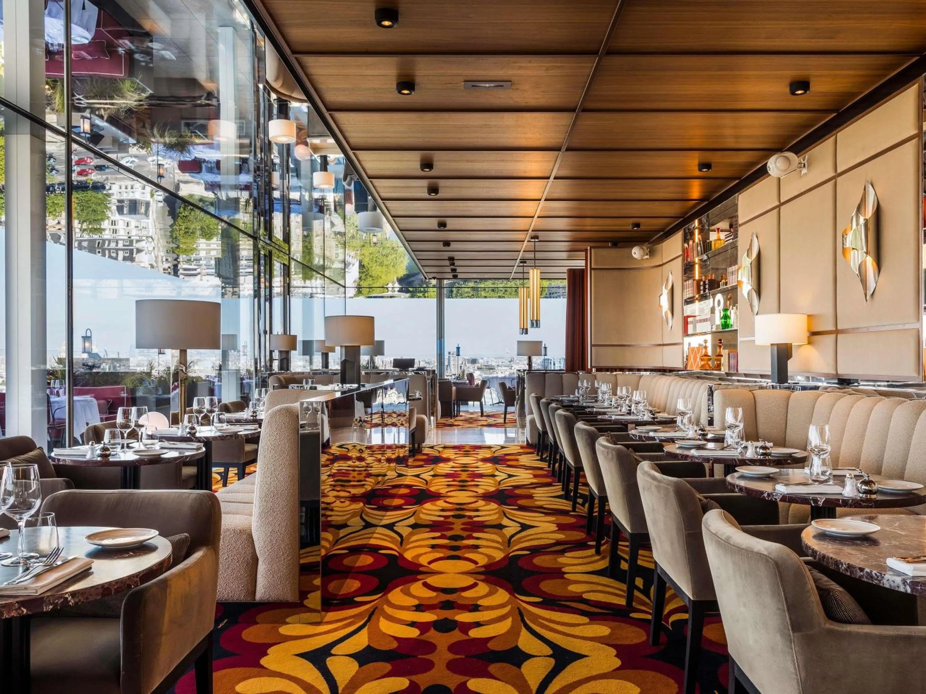 Restaurant/places to eat in SO/ Paris Hotel