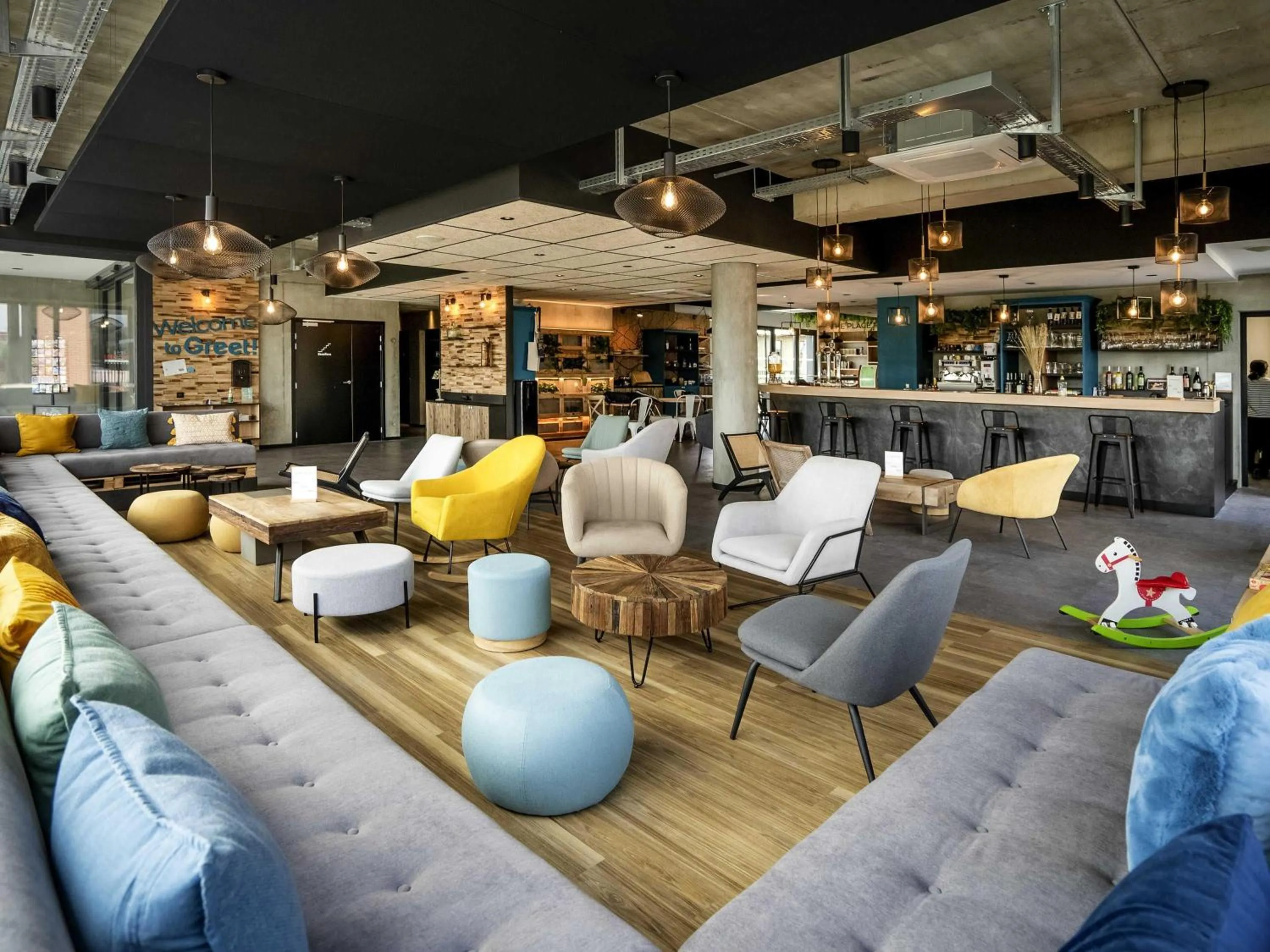 Lounge or bar in Greet Hôtel Orthez Bearn