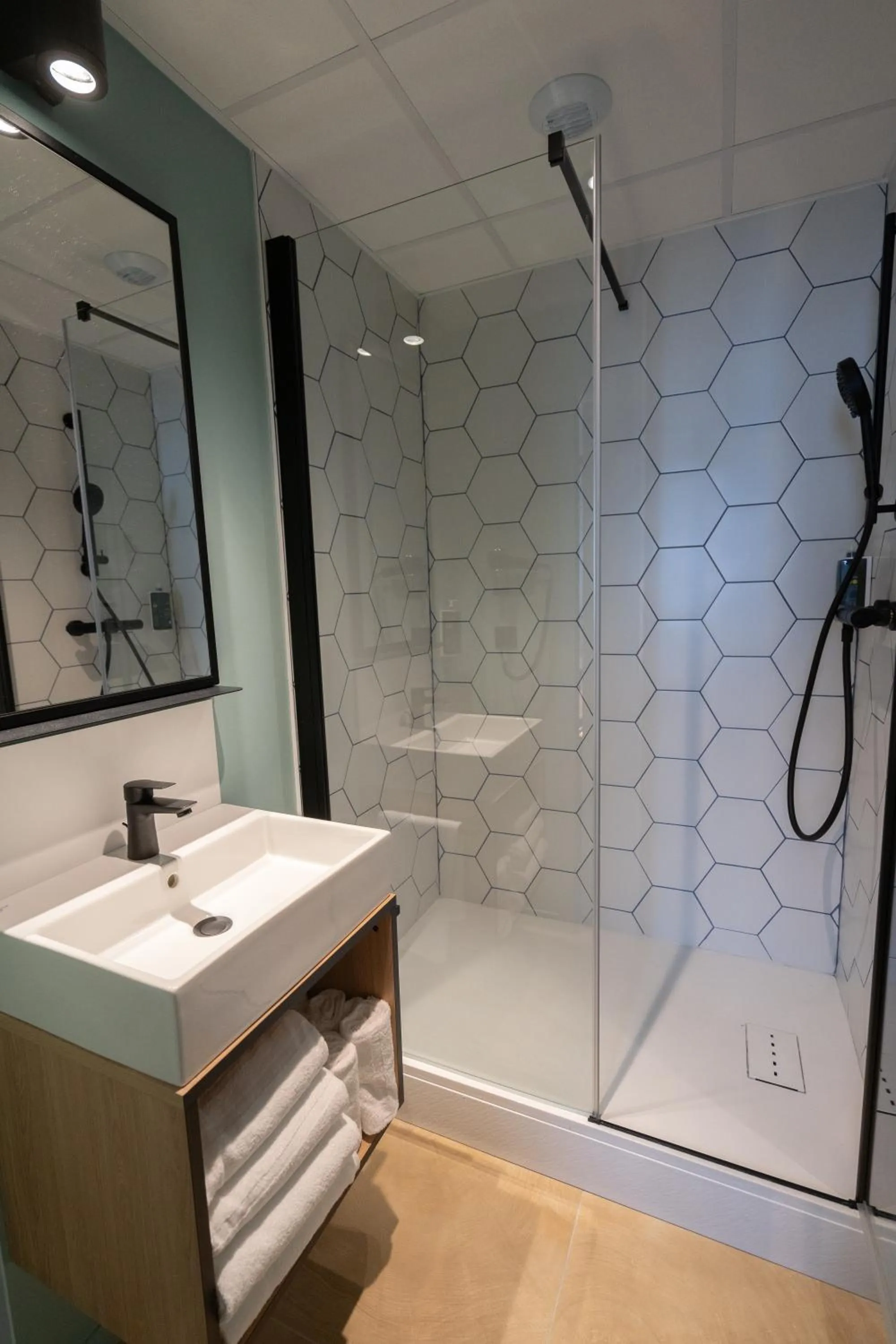 Bathroom in Greet Hôtel Orthez Bearn