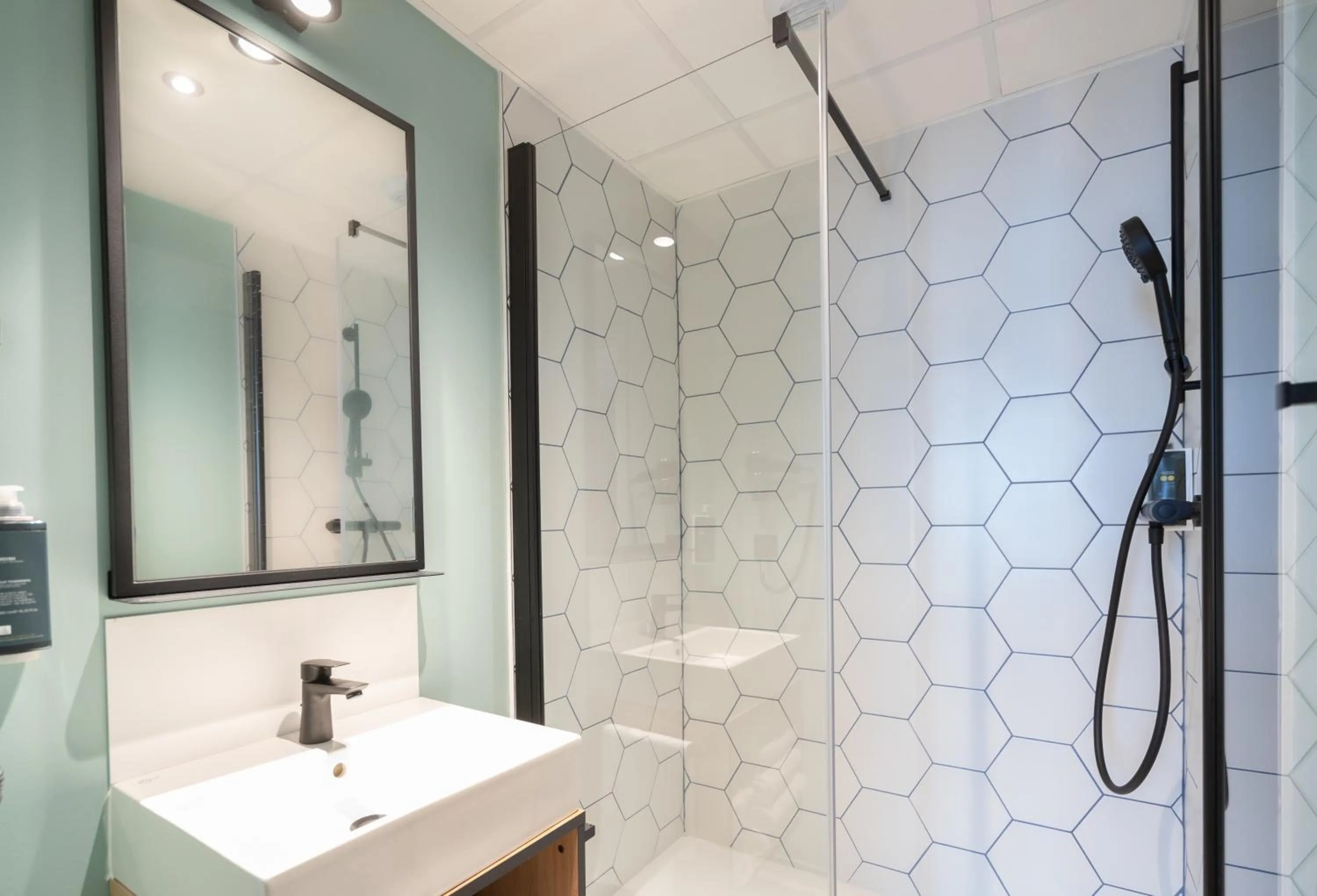 Bathroom in Greet Hôtel Orthez Bearn