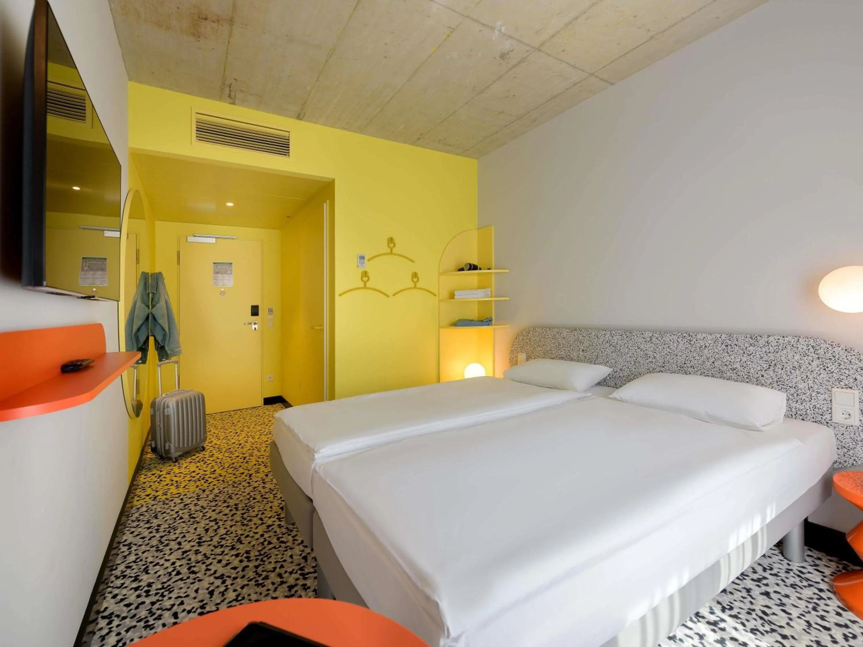 Bedroom, Bed in ibis budget Münster City