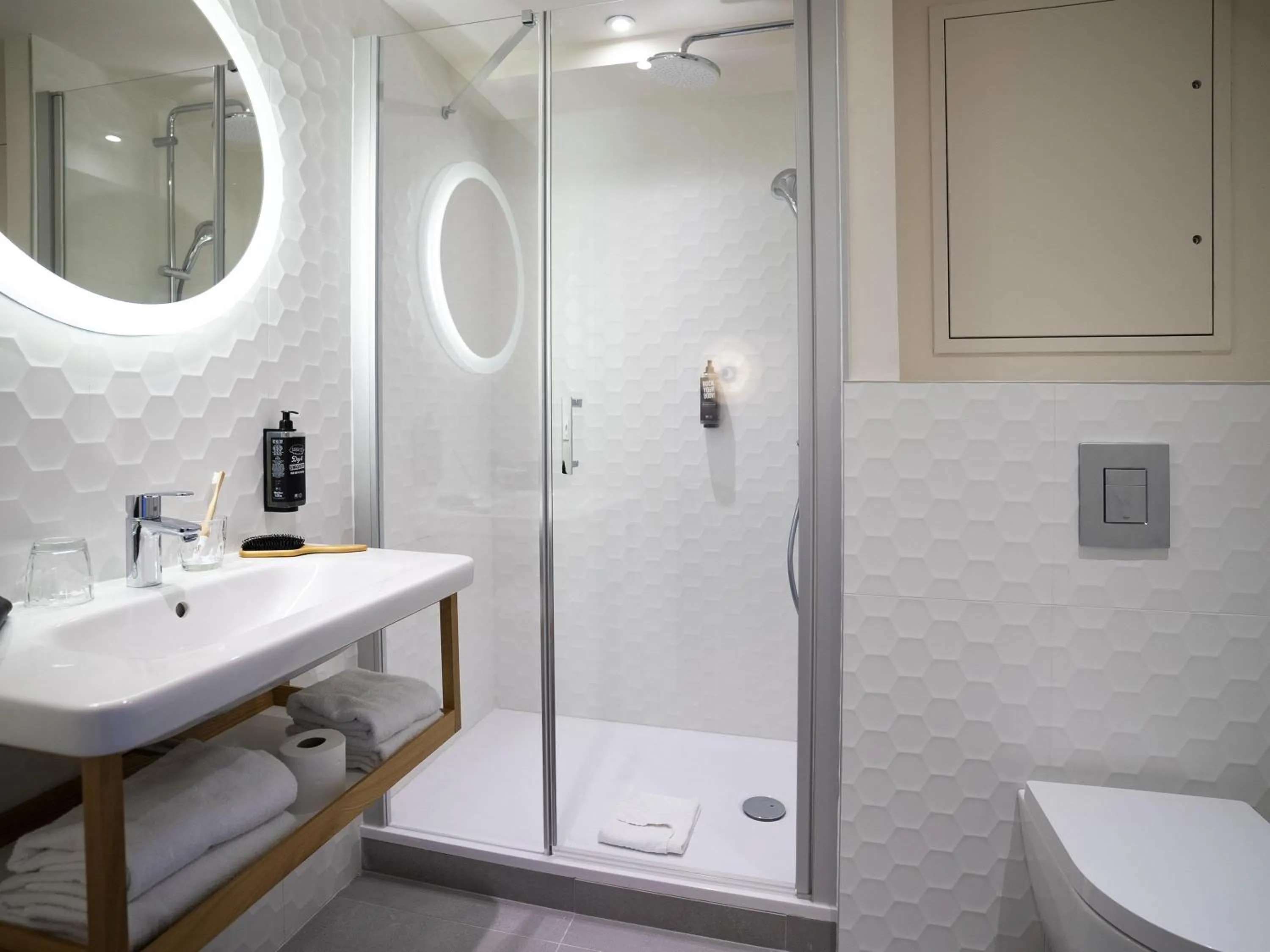 Bedroom in Ibis Styles Le Touquet