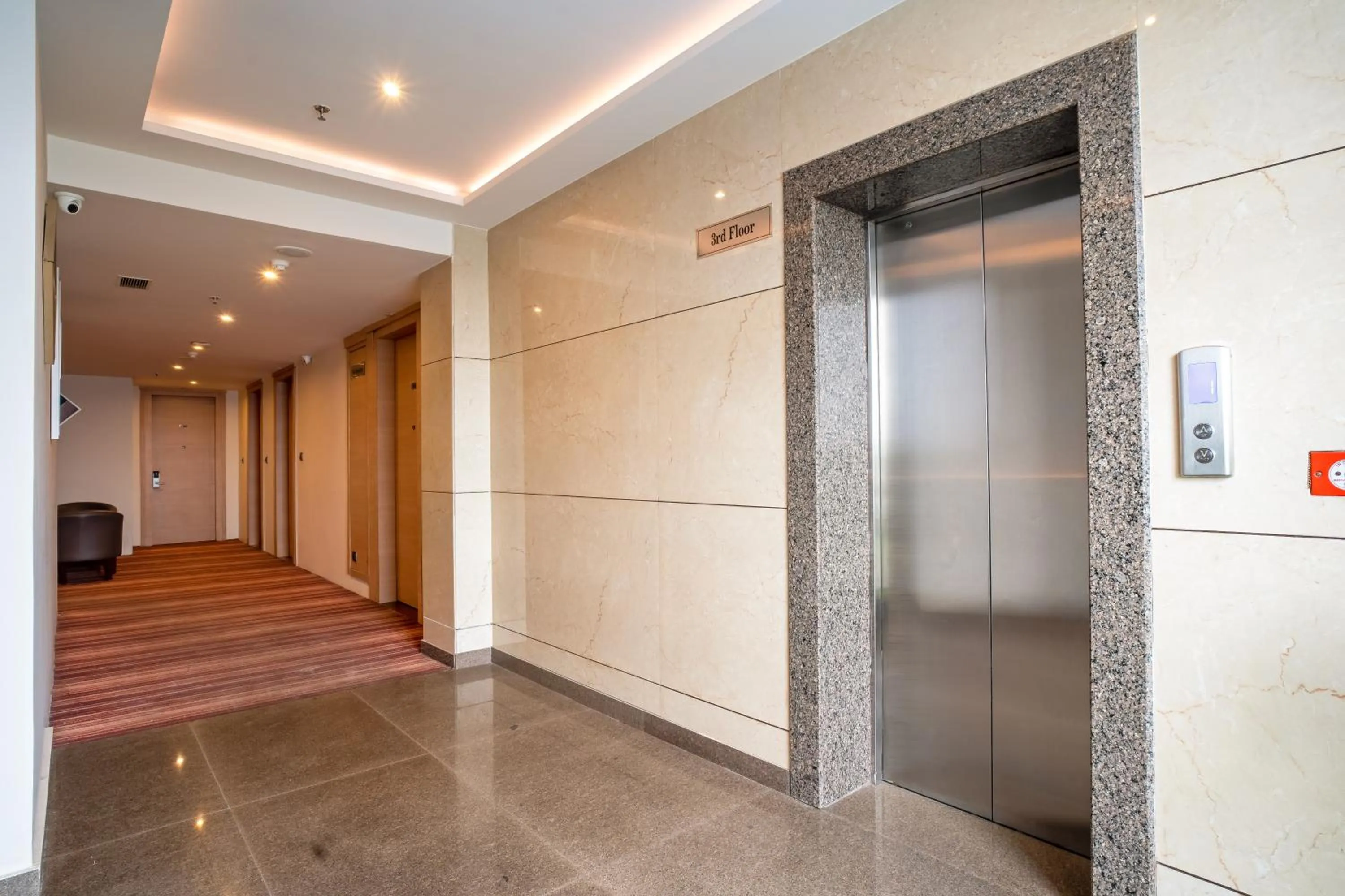 elevator in SANDOZ Pribson Hotel near Golden Temple