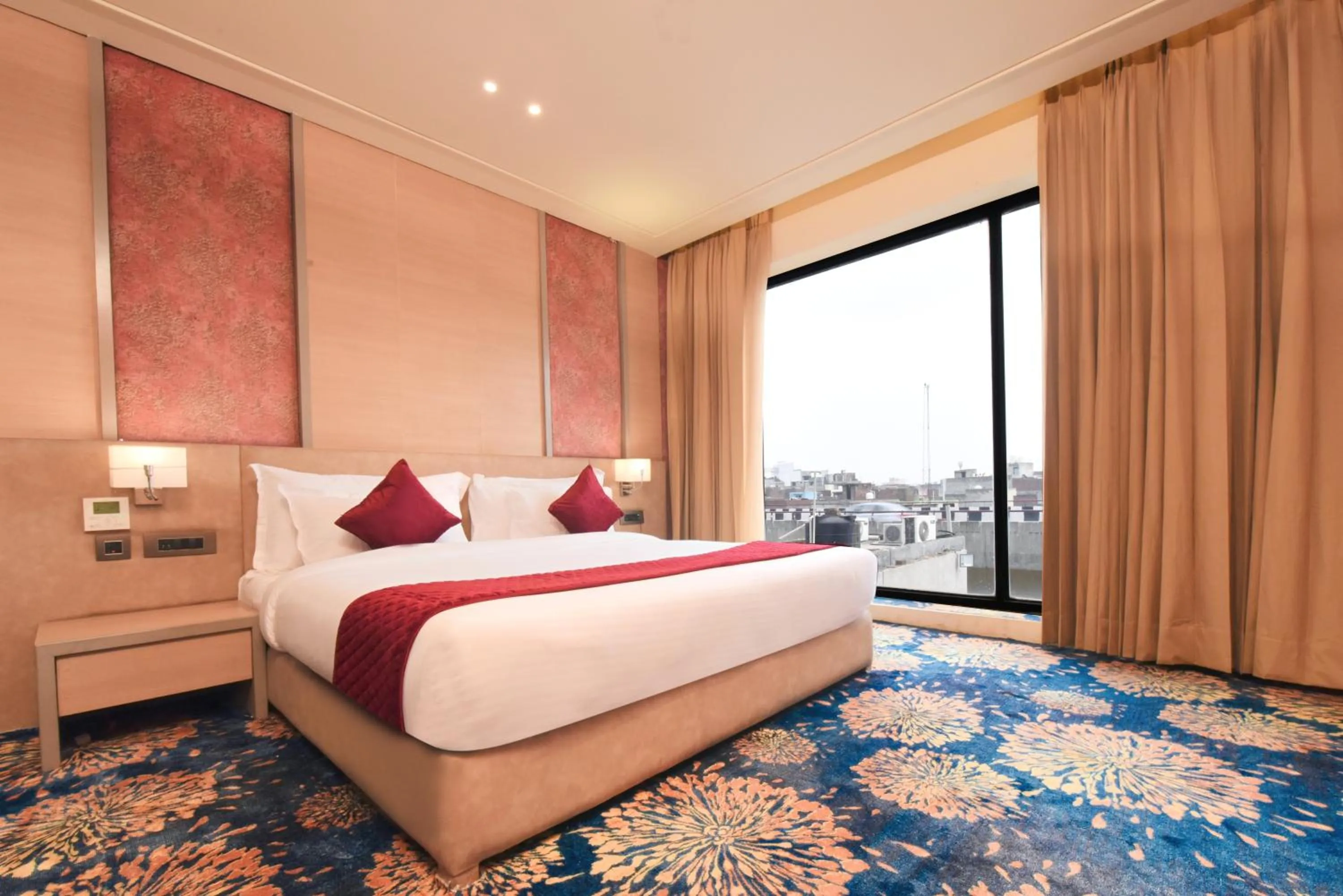 Executive Suite in SANDOZ Pribson Hotel near Golden Temple
